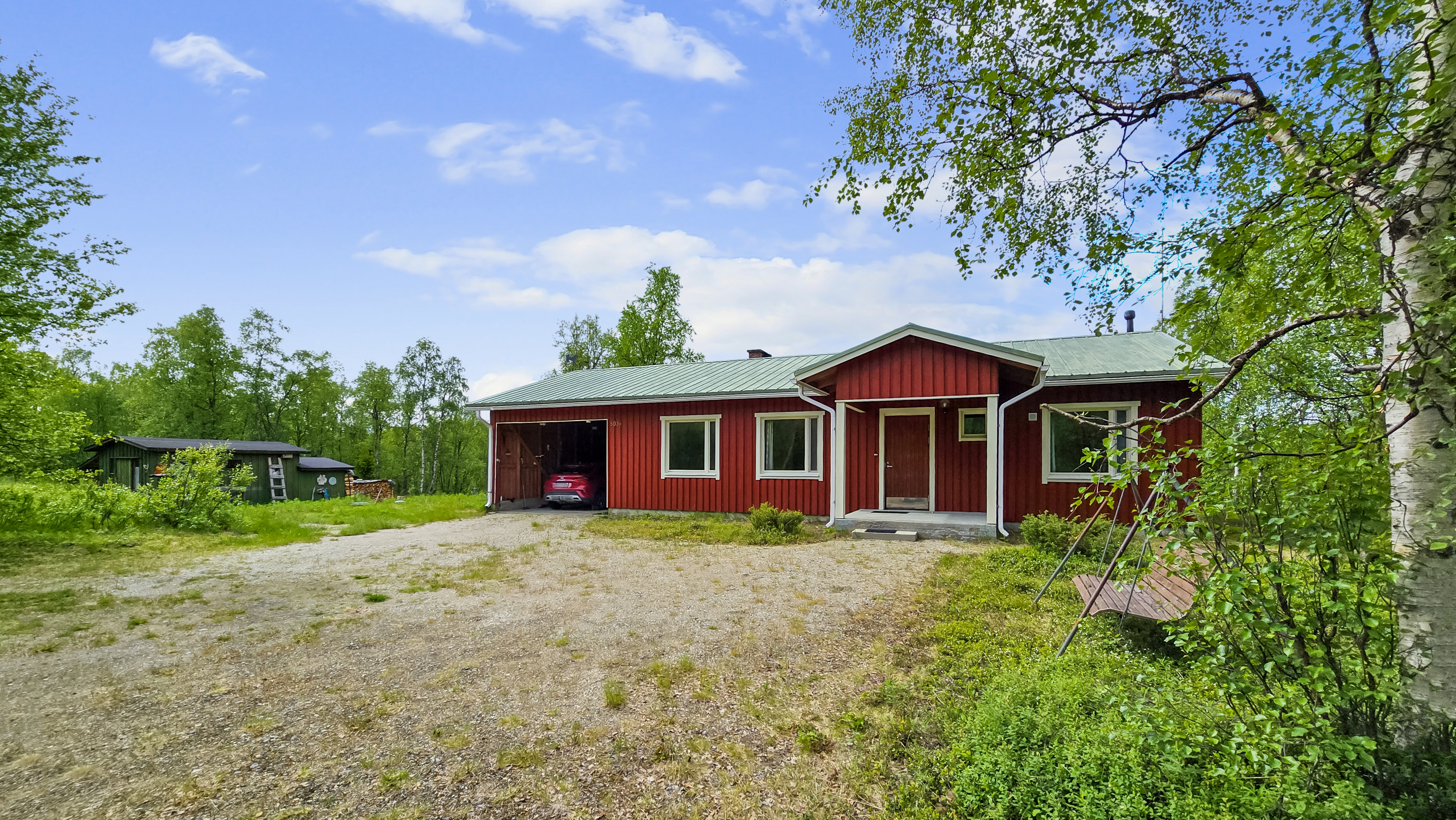 Rauhallinen sijainti lähellä kaikkia Karigasniemen palveluita!