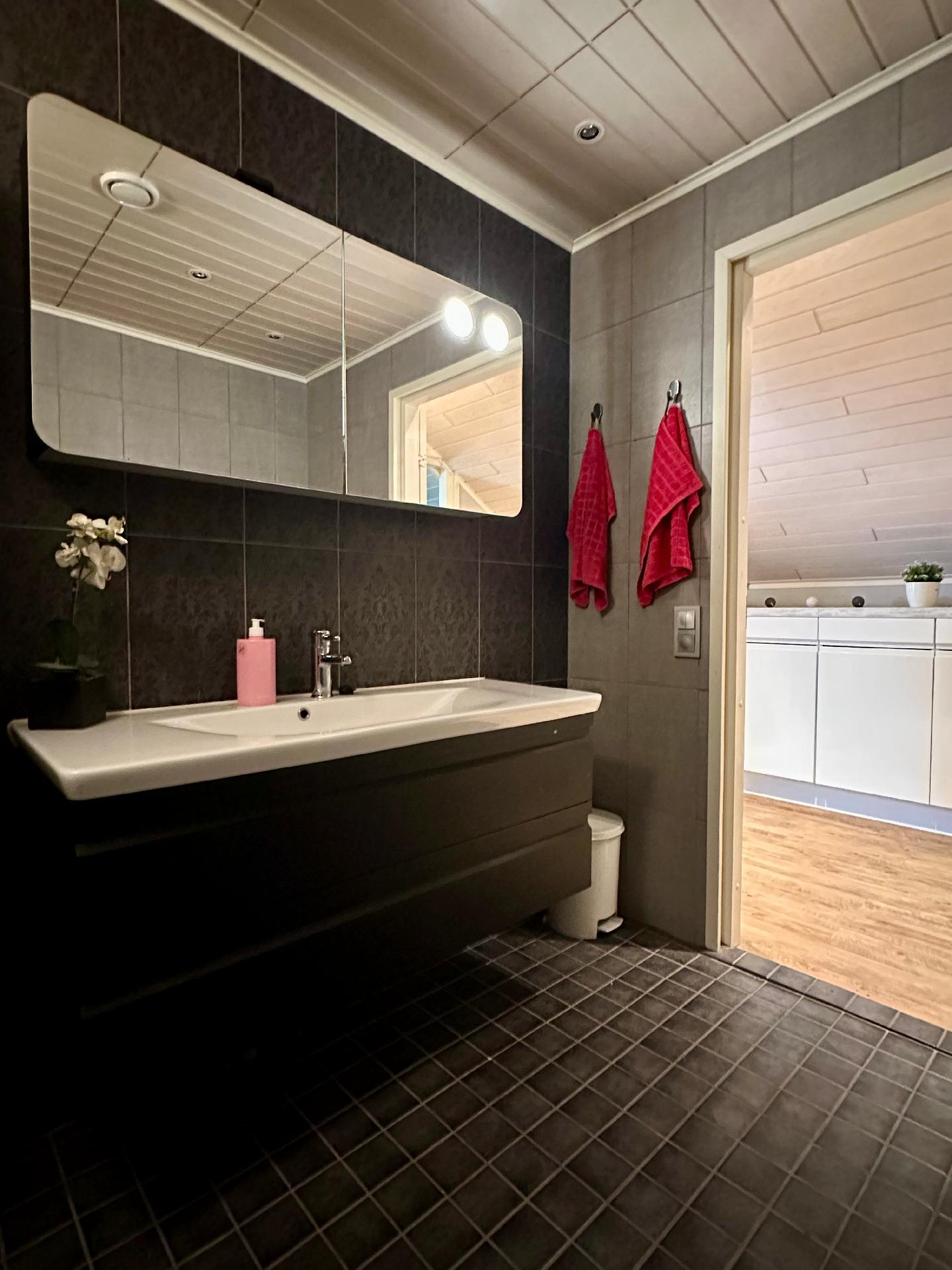 Antinsaarenkatu 12, Parantola, Hyvinkää