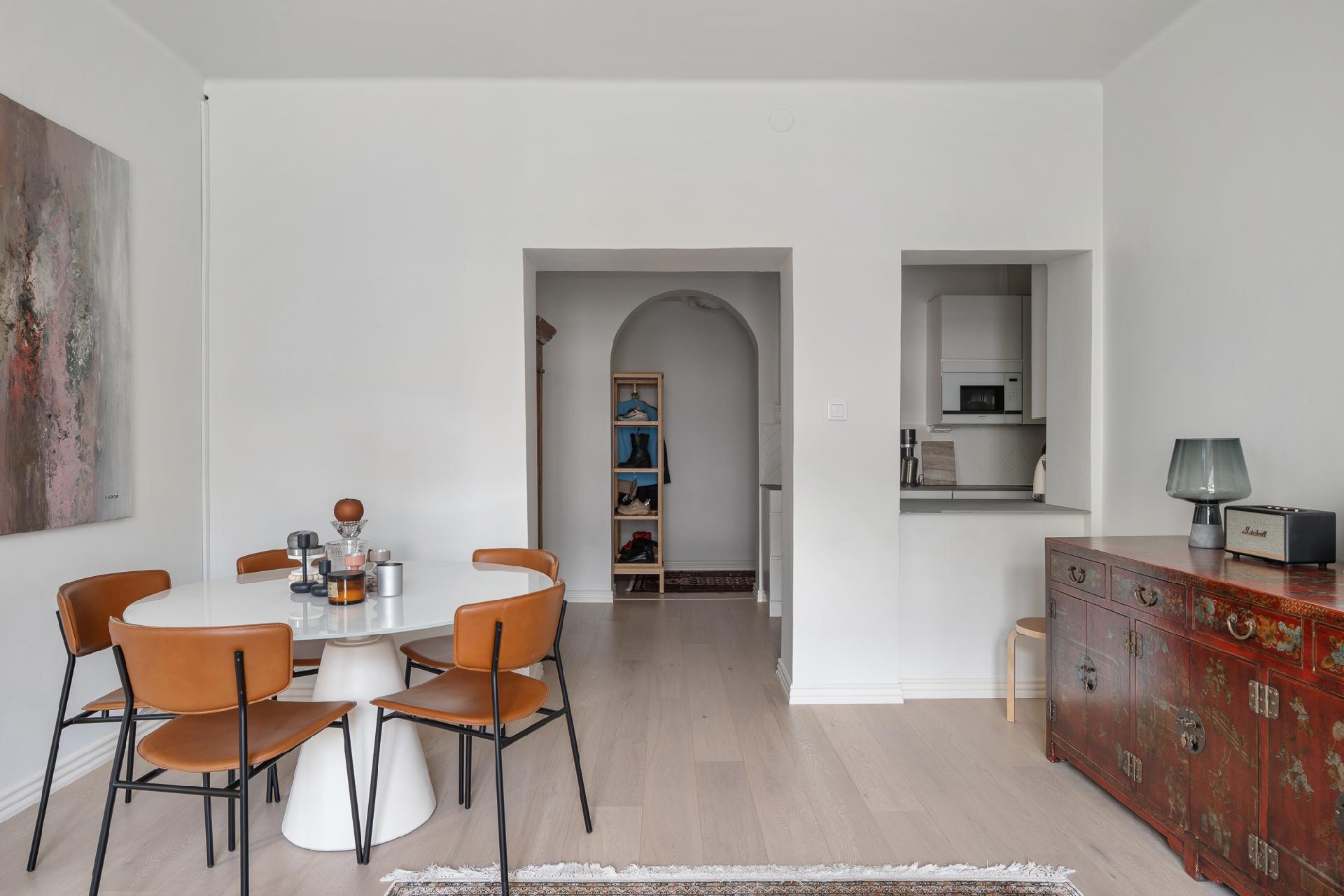 Keittiö on aikanaan siirretty sisäpihan puolelta halliin