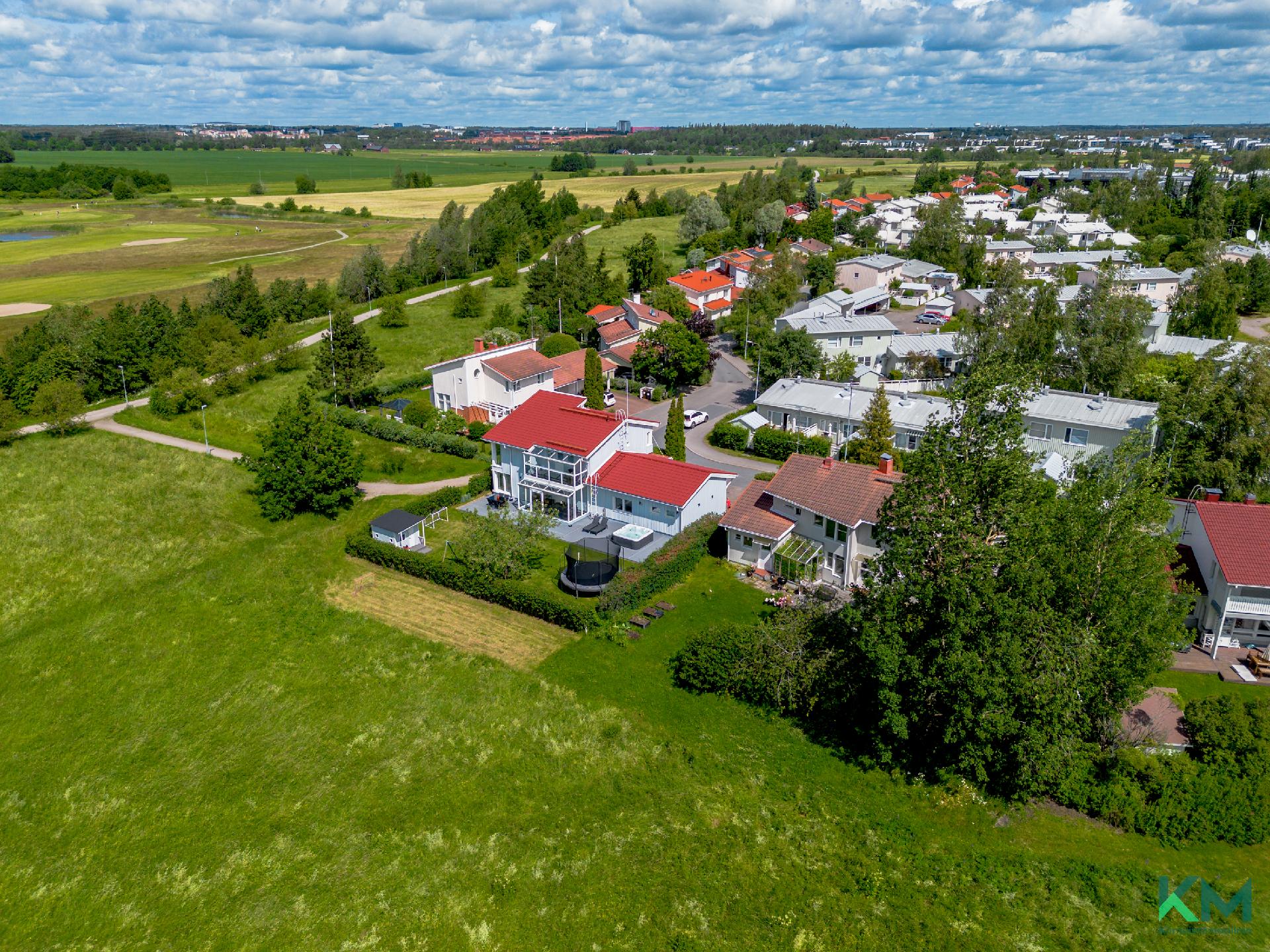 Ylä-Fallin tie 14, Torpparinmäki, Helsinki