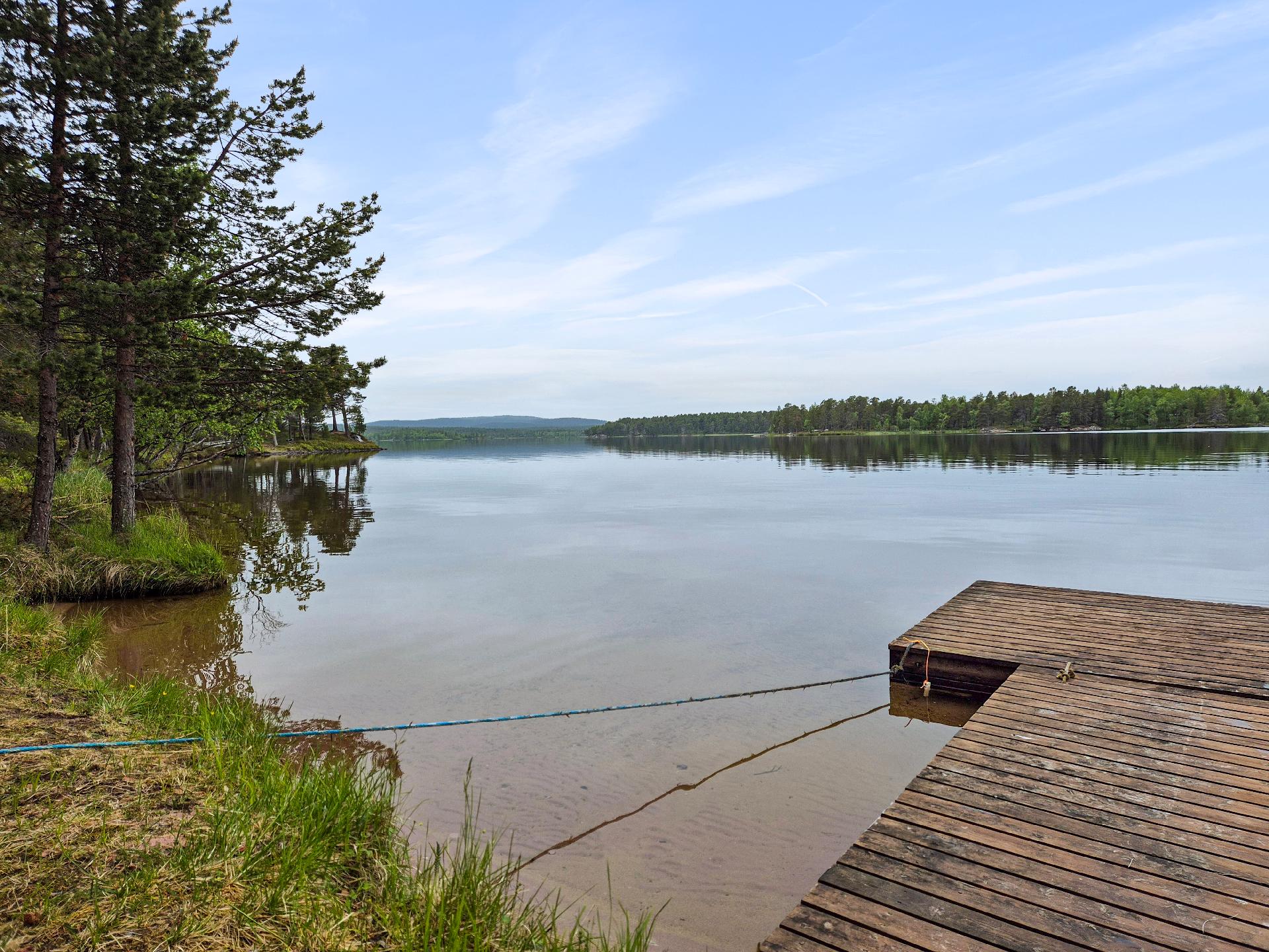 Näkymä kenttäsaarta kohti, hiekkaranta.