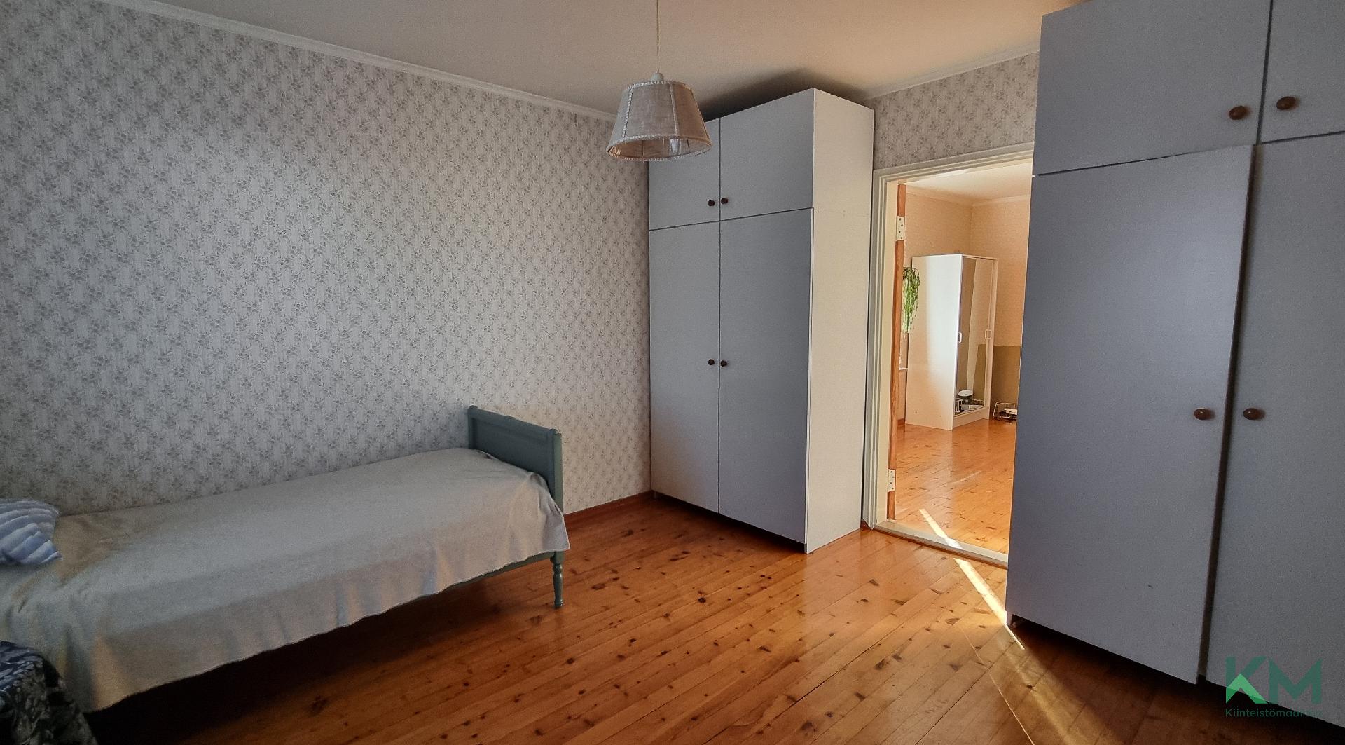 Kaapistoja huoneissa