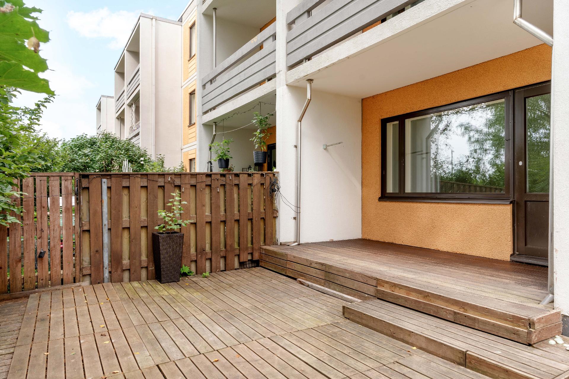 Topparoikka 1, Keskusta, Kirkkonummi