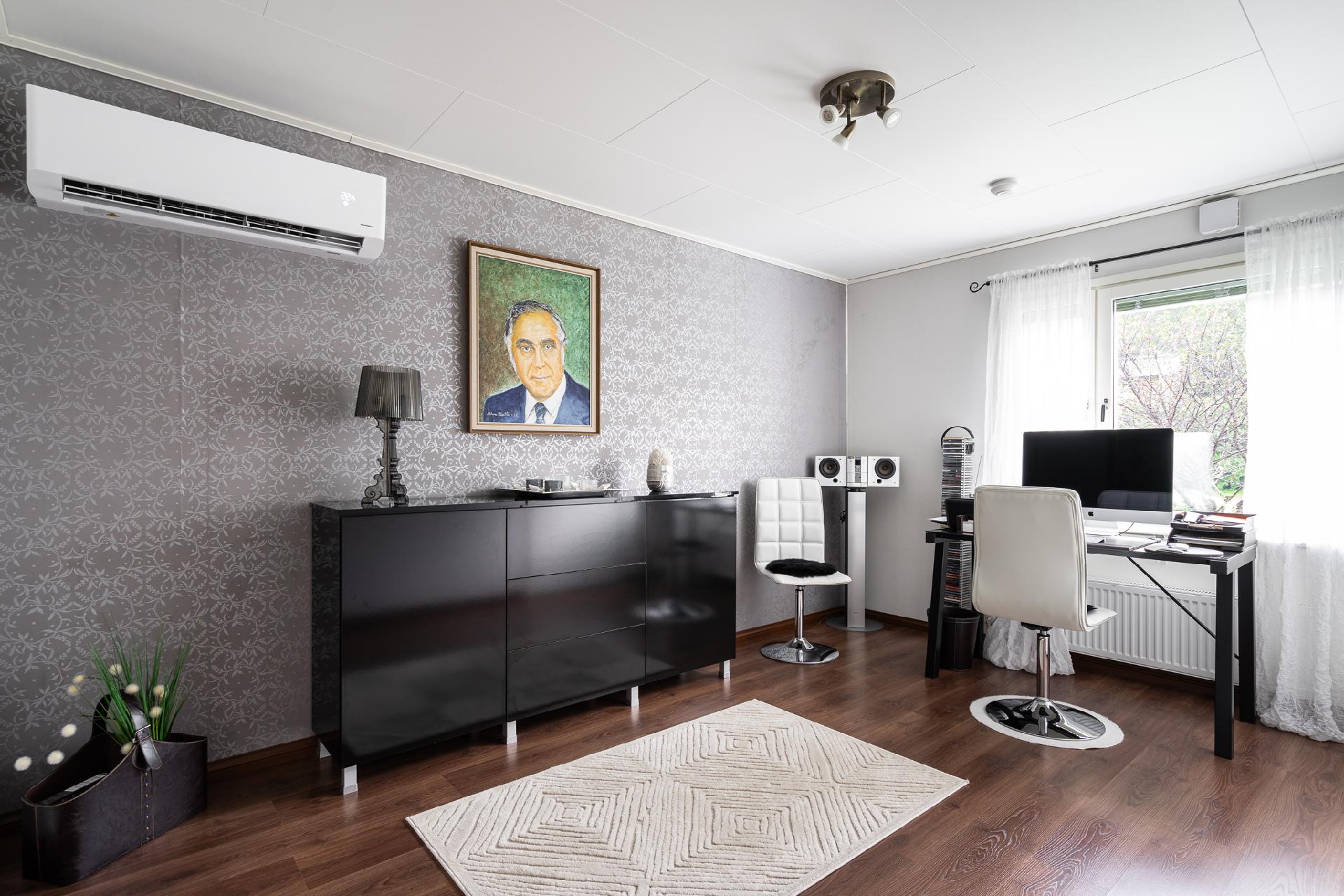 Alakerran makuuhuone 2