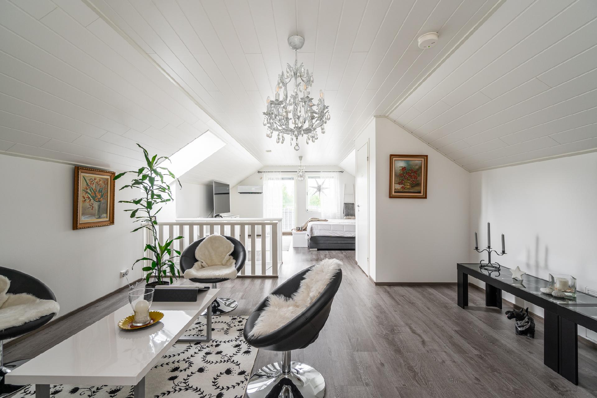 Yläkerran oleskelutila