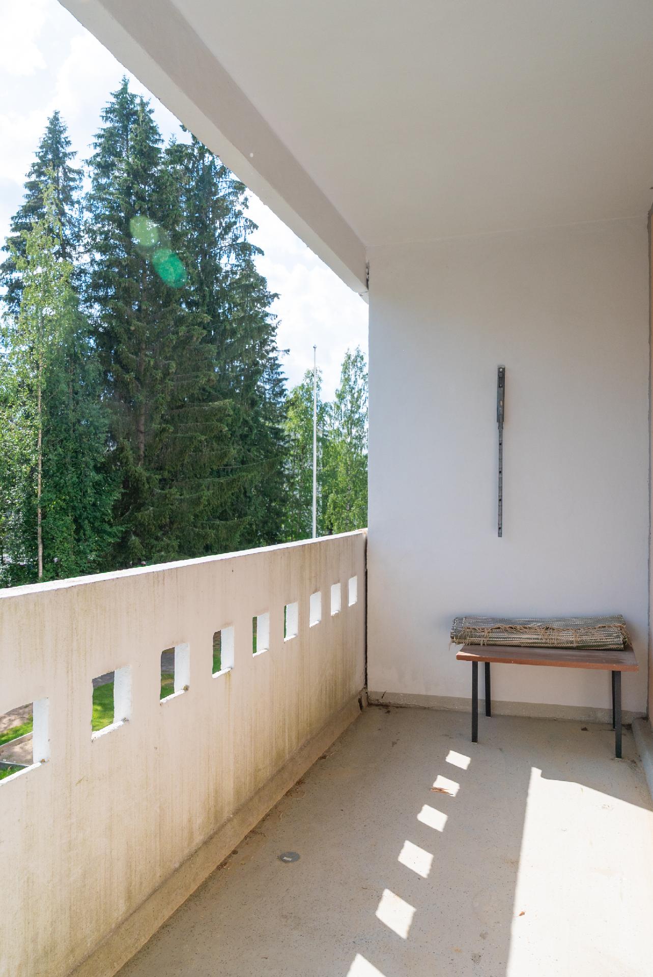 parveke suojaisasti sisäpihalle