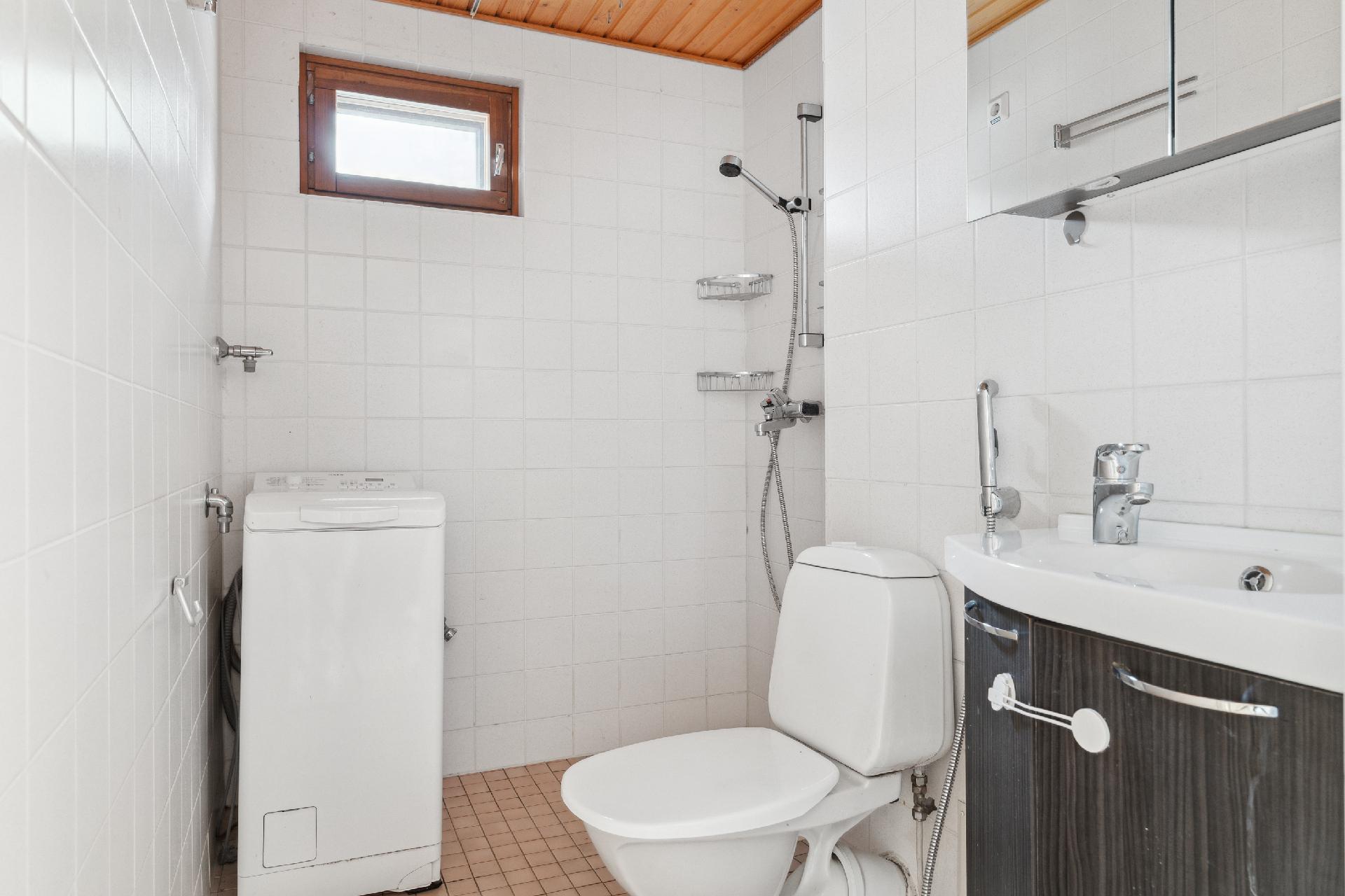 Komentajankatu 8, Perkkaa, Espoo