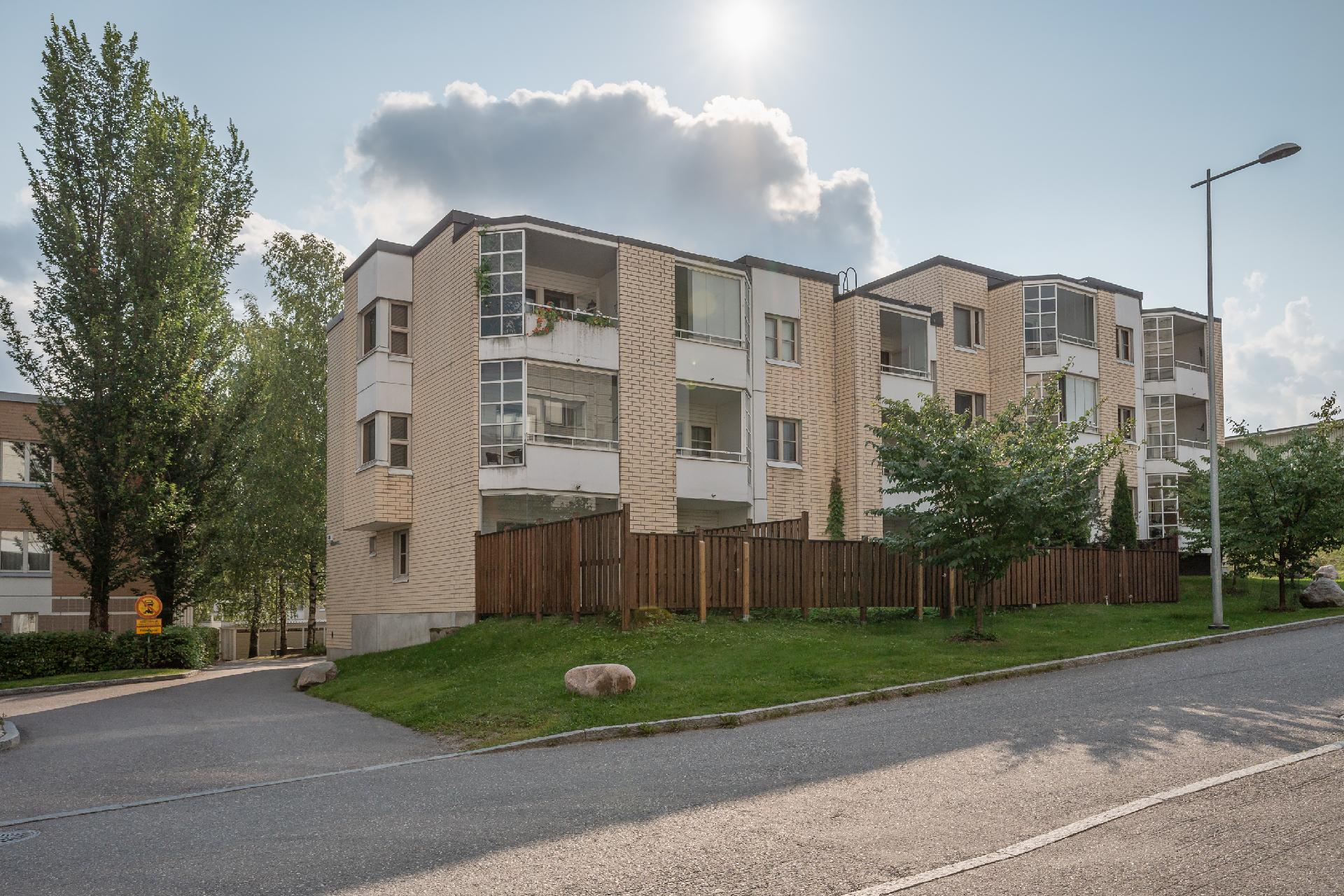 Komentajankatu 8, Perkkaa, Espoo