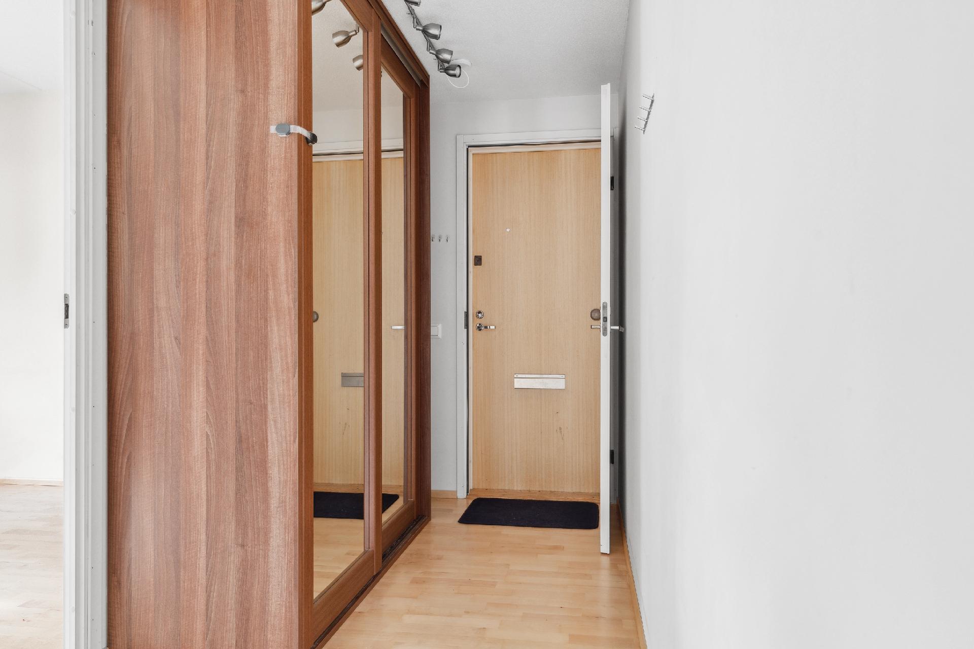 Komentajankatu 8, Perkkaa, Espoo