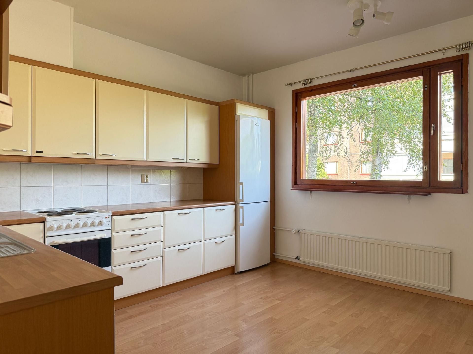 Lukkarinkatu 13-15, Hovila, Kotka