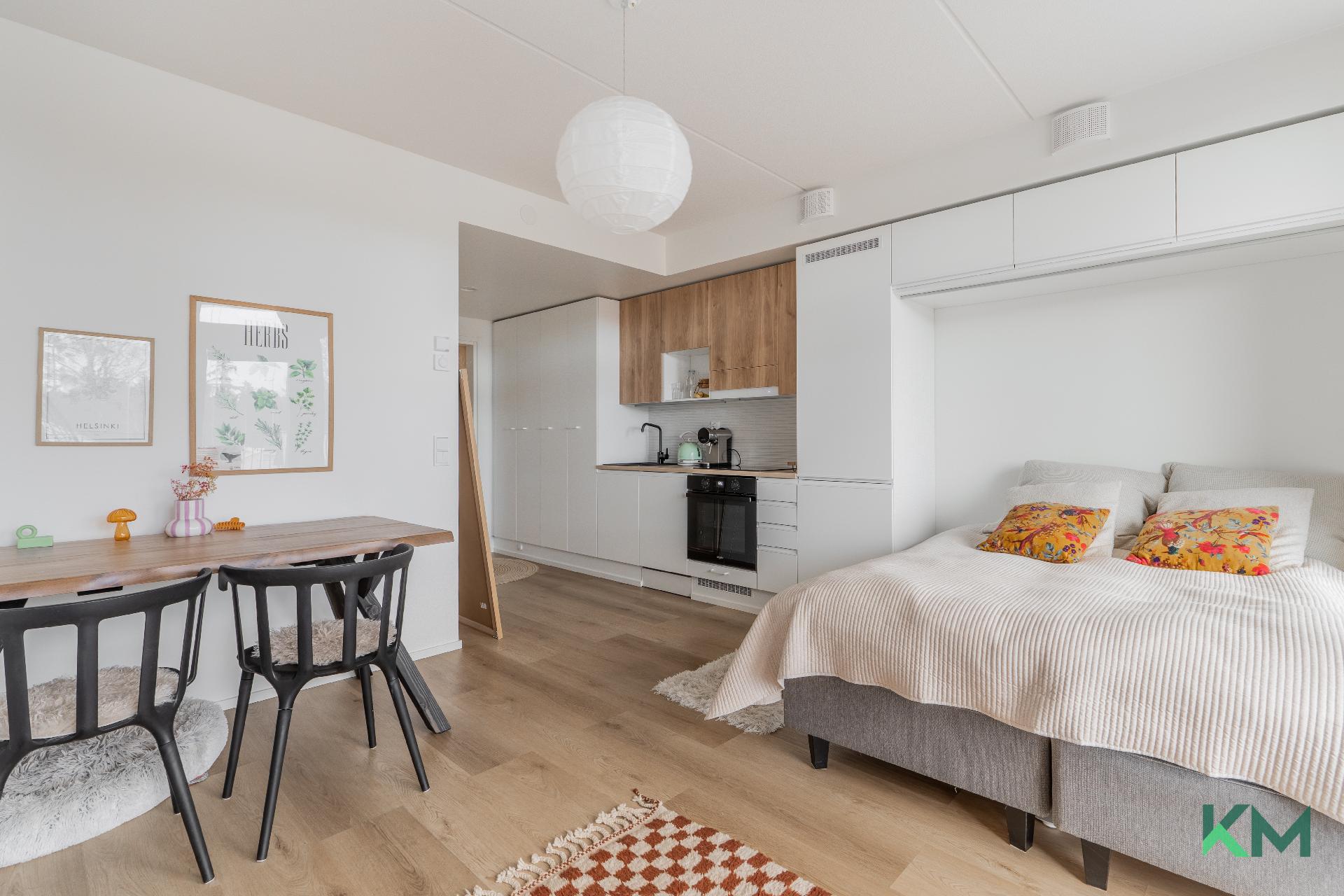 Olohuoneesta keittiön suuntaan