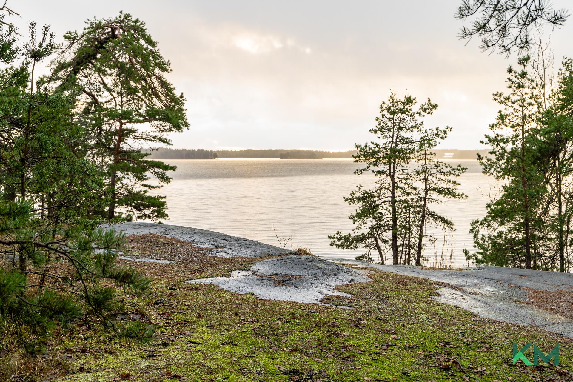 Merenrannan luontopolut upeine näkymineen