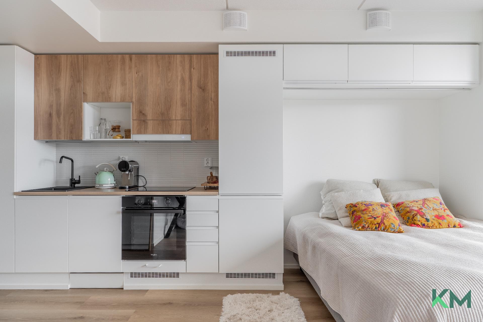 Tyylikäs ja hyvin varusteltu keittiö