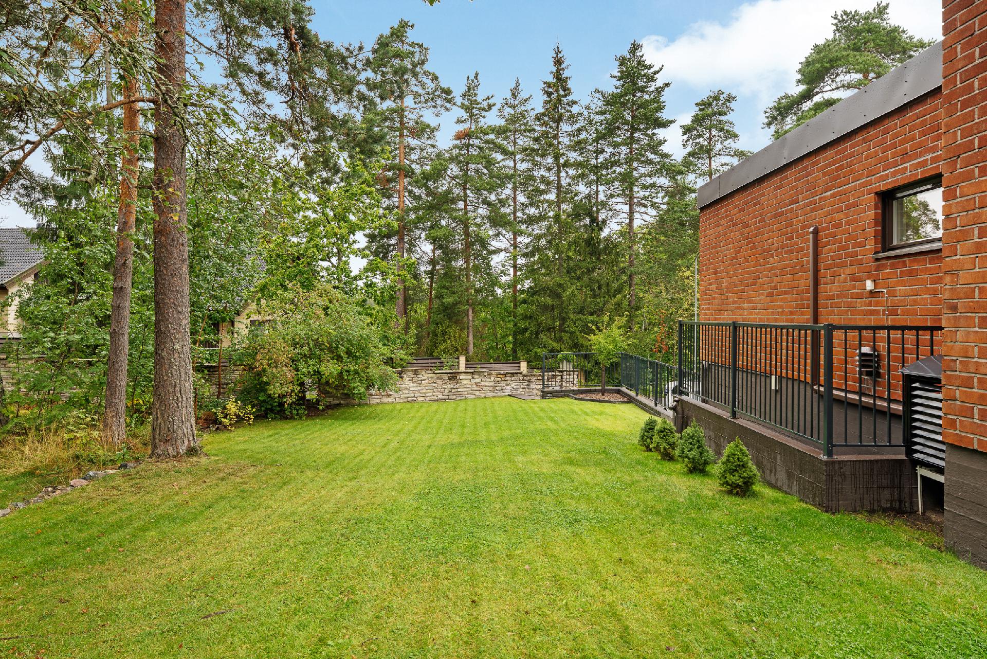 Kavallintie 25, Kauniainen