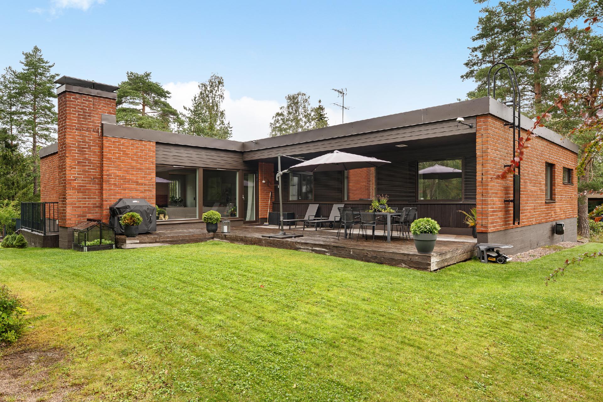 Kavallintie 25, Kauniainen