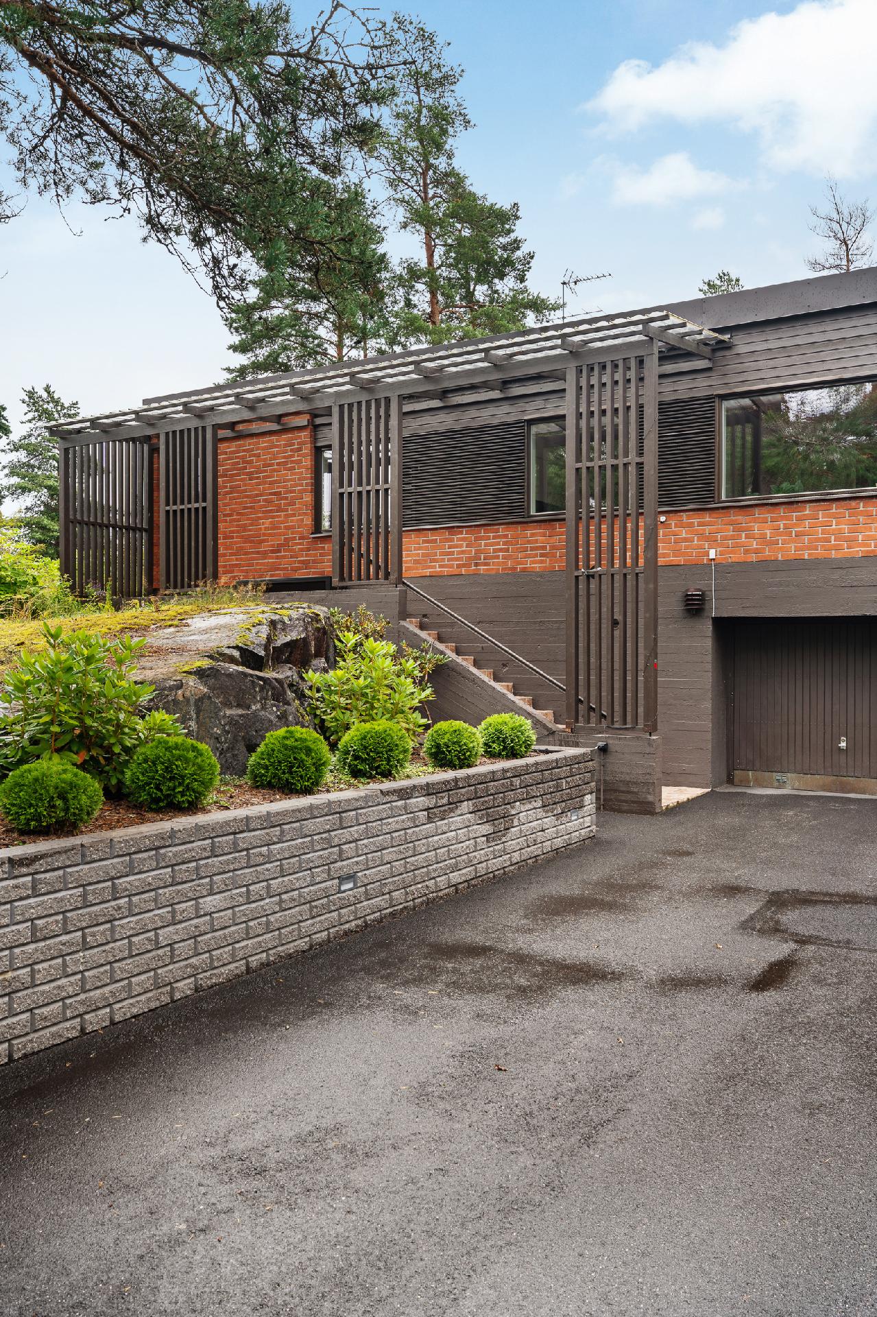 Kavallintie 25, Kauniainen