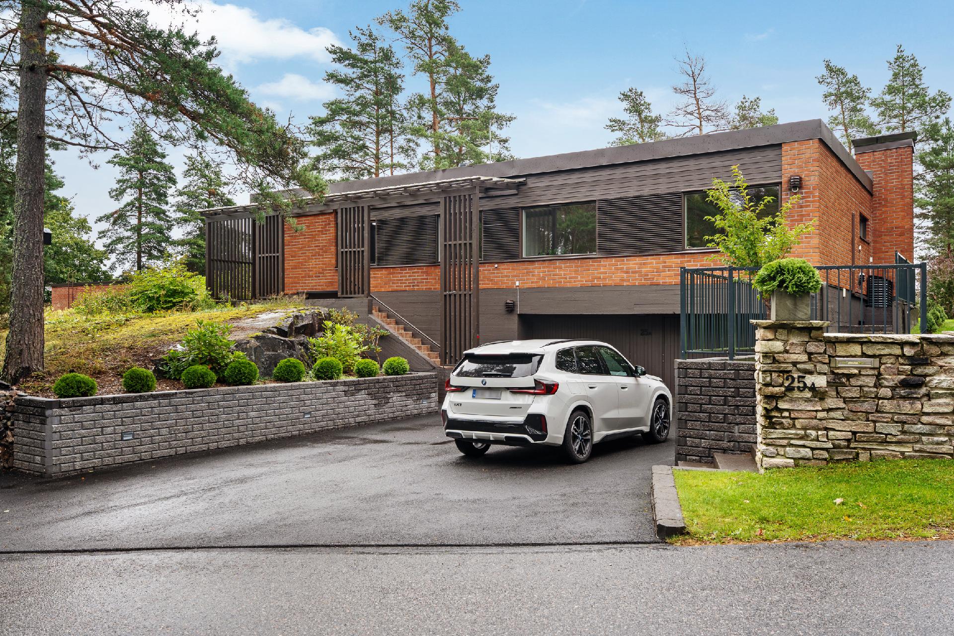 Kavallintie 25, Kauniainen