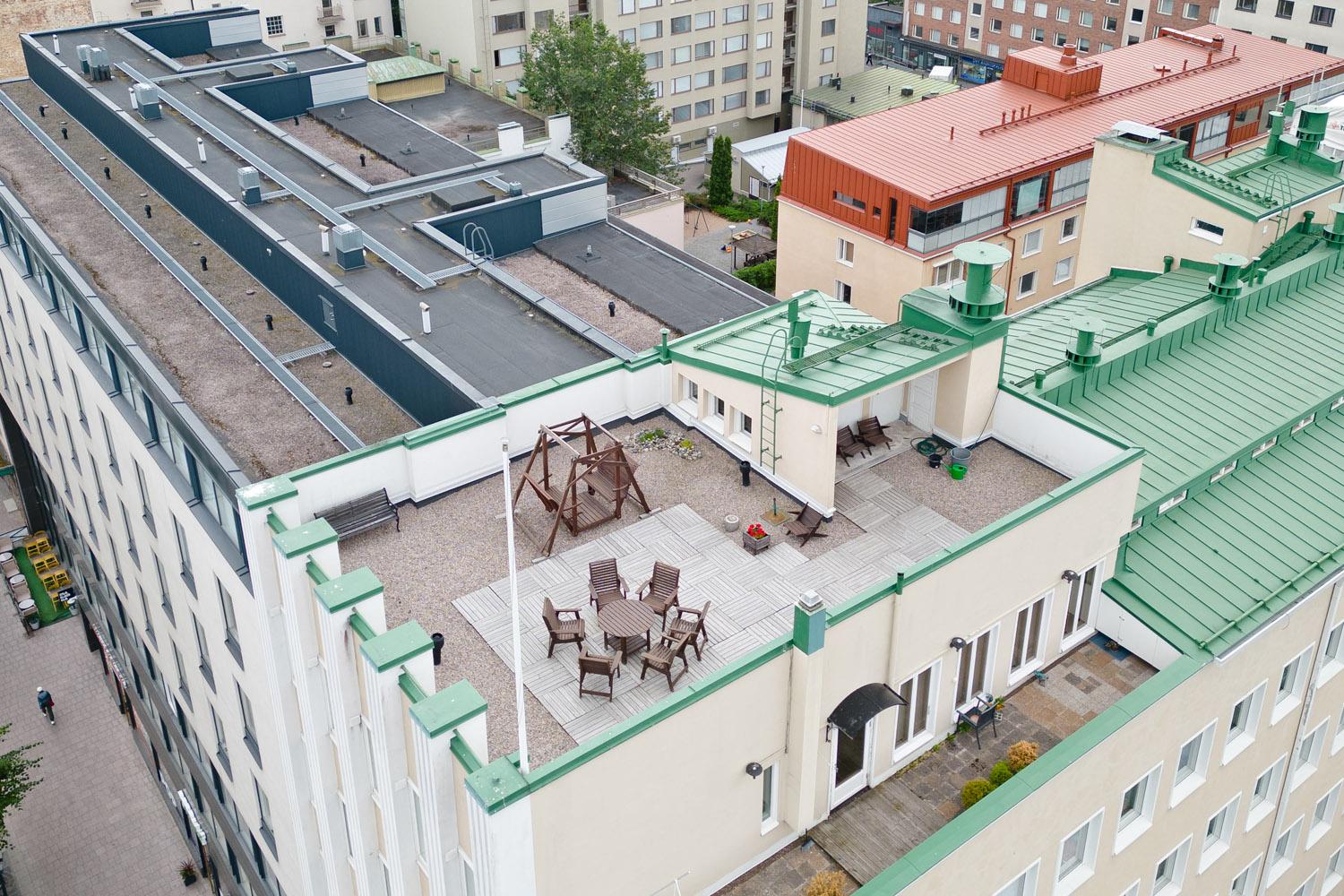 Katolla saunatilat ja terassi
