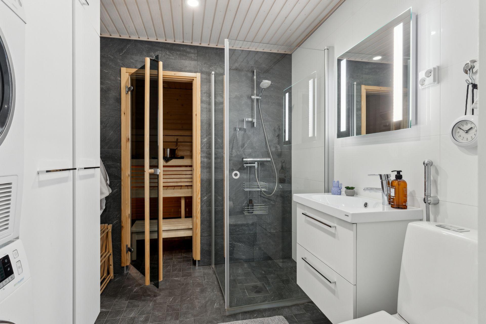 Ruutikellarintie 8, Mäkkylä, Espoo