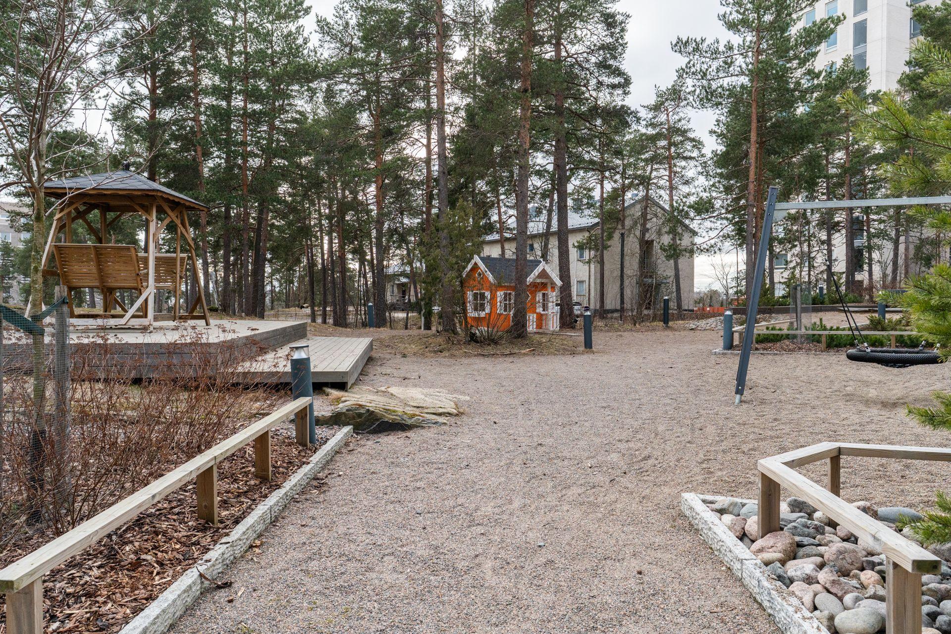 Ruutikellarintie 8, Mäkkylä, Espoo