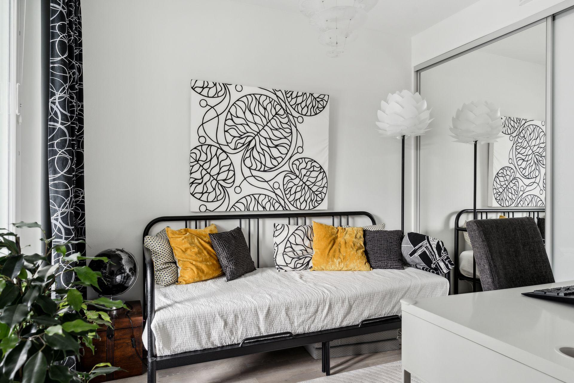 Ruutikellarintie 8, Mäkkylä, Espoo