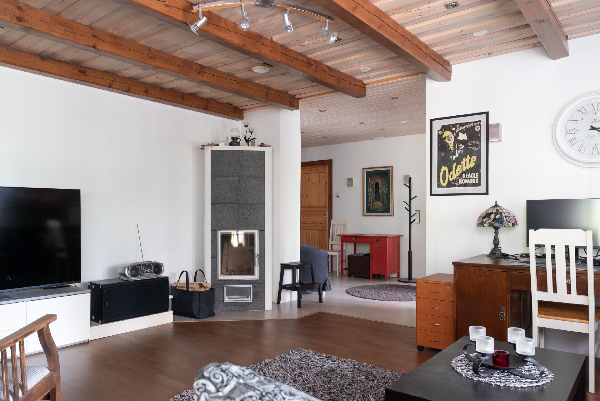 Alakerran oleskelutila