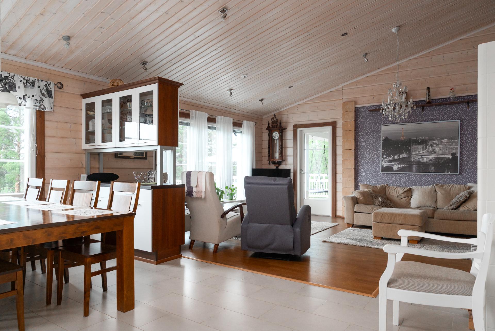 Olohuoneesta käynti terassille