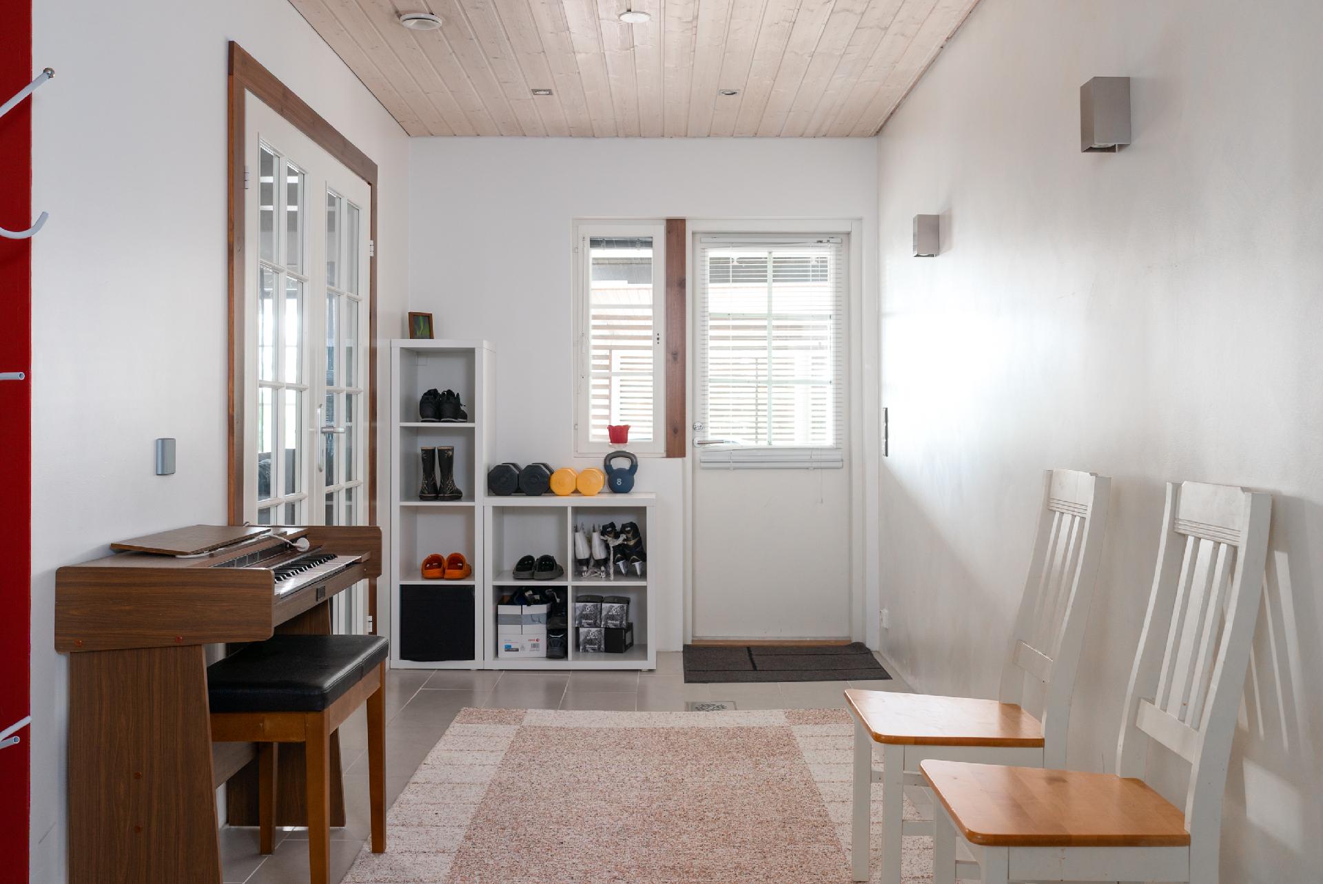 Alakerran toinen eteinen