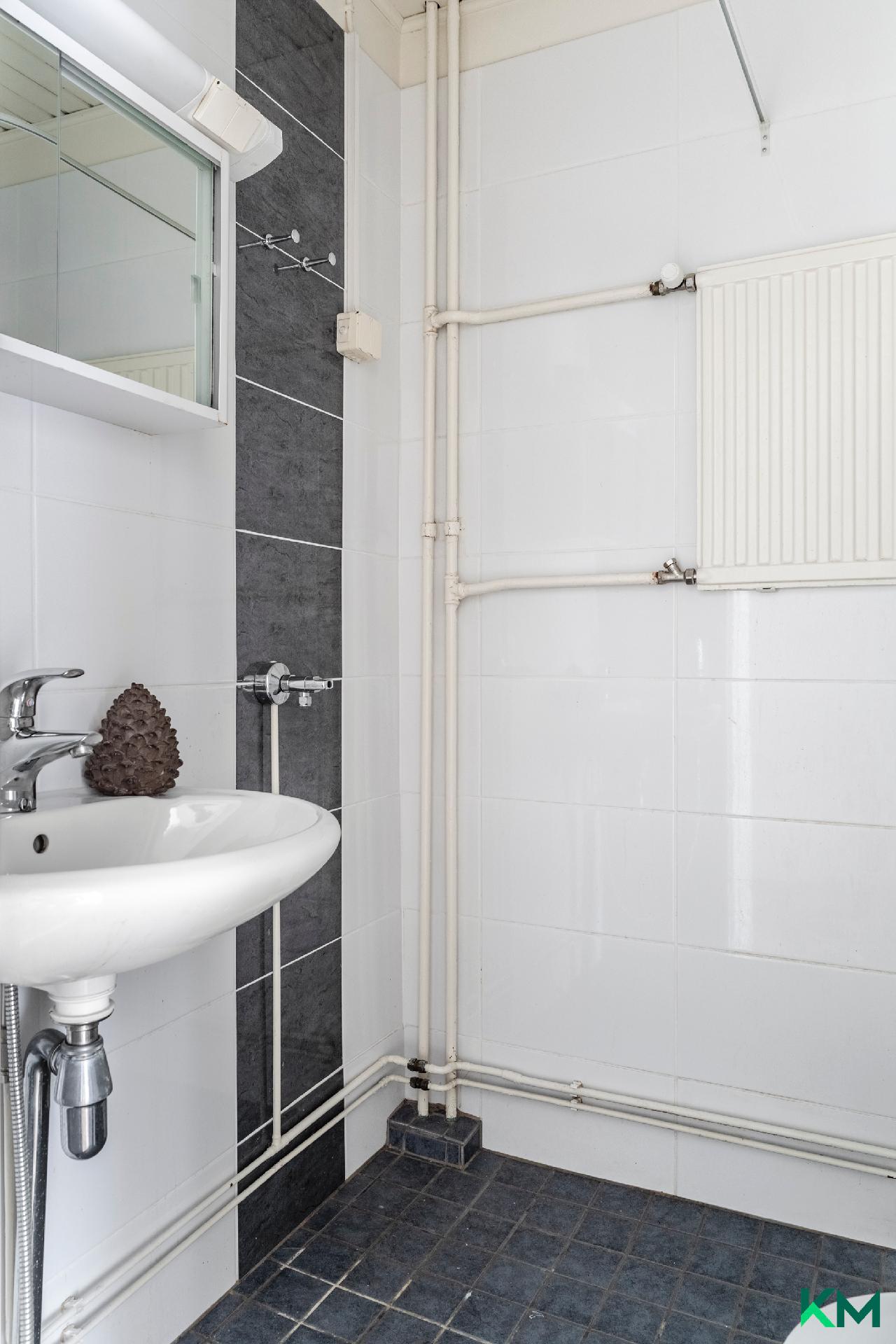 Kylpyhuone / wc on uusittu 2015 yhtiön toimesta. 