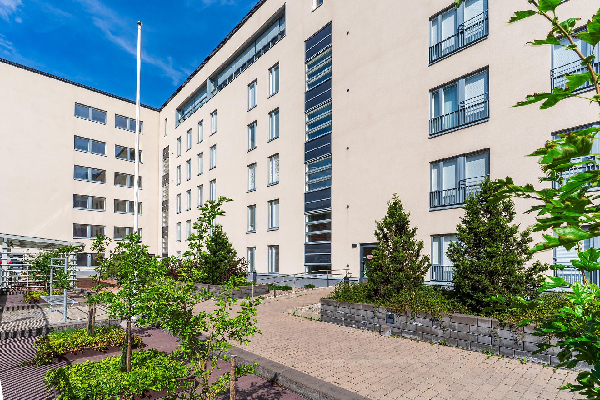 Rauhallinen sisäpiha