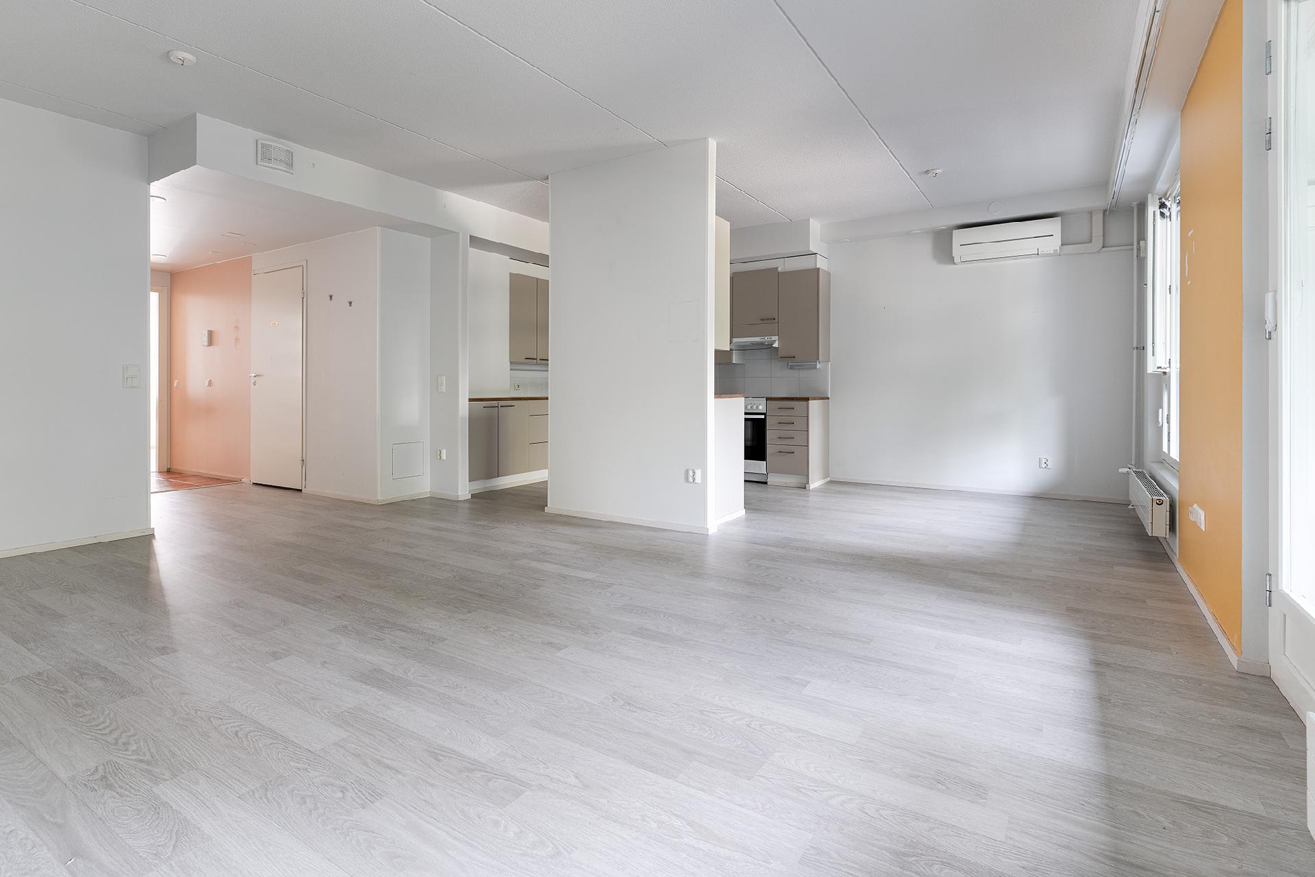 Olohuone ja ruokailutila