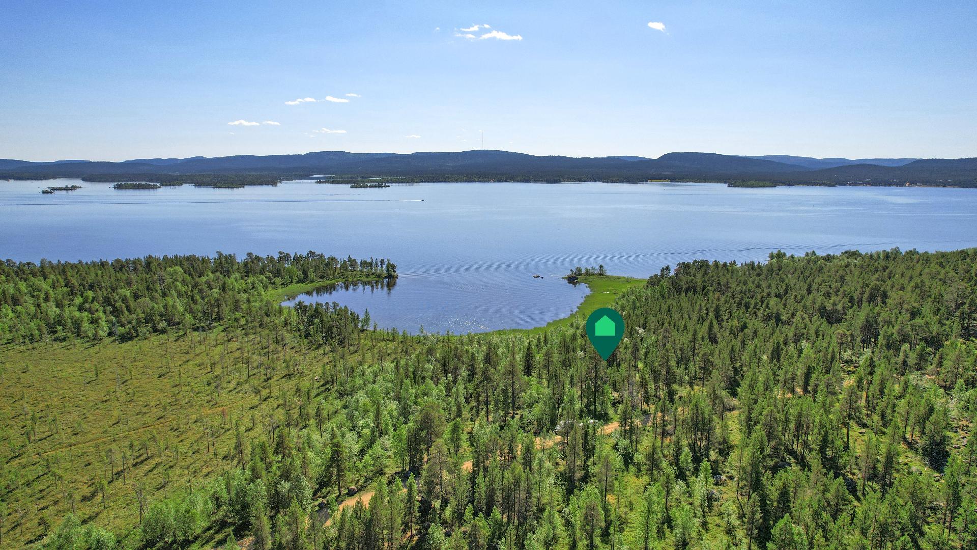 Upea rantatontti rauhallisella sijainnilla Sarviniemessä Inarijärven rannalla!