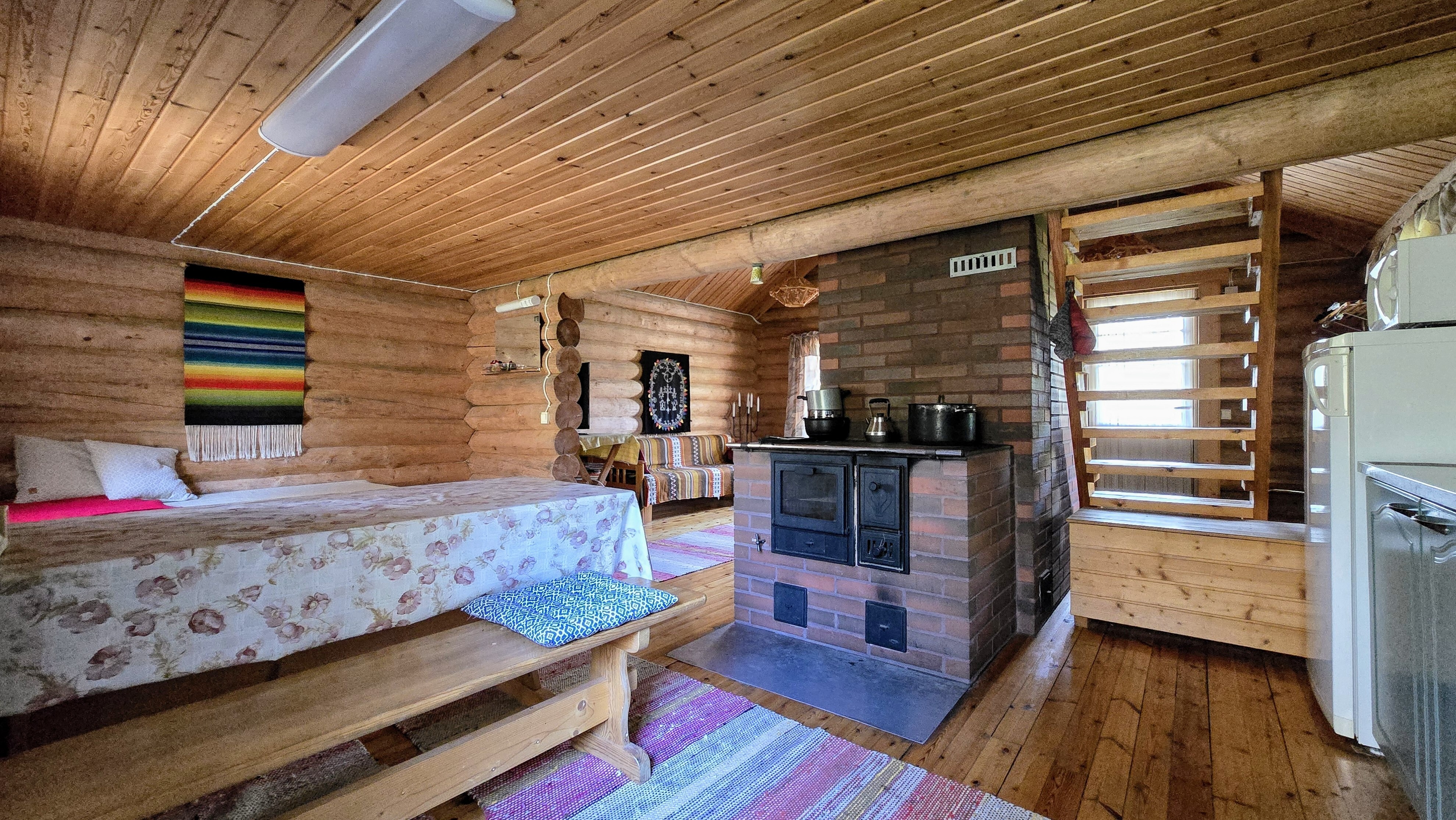 Keittonurkkauksesta tuvan suuntaan