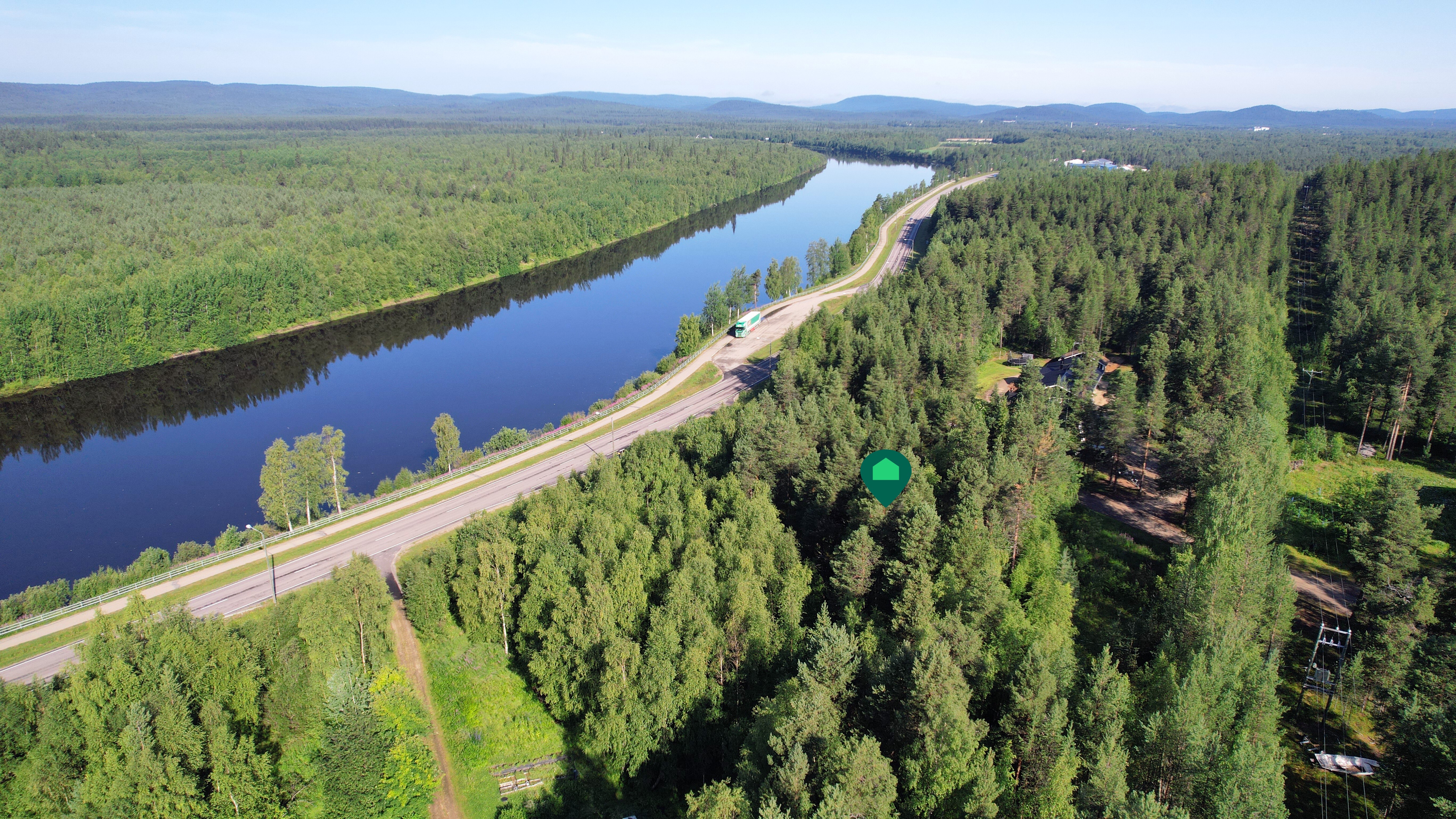 Eemintie 10, rinnetontilta näkymät Ivalojoelle.