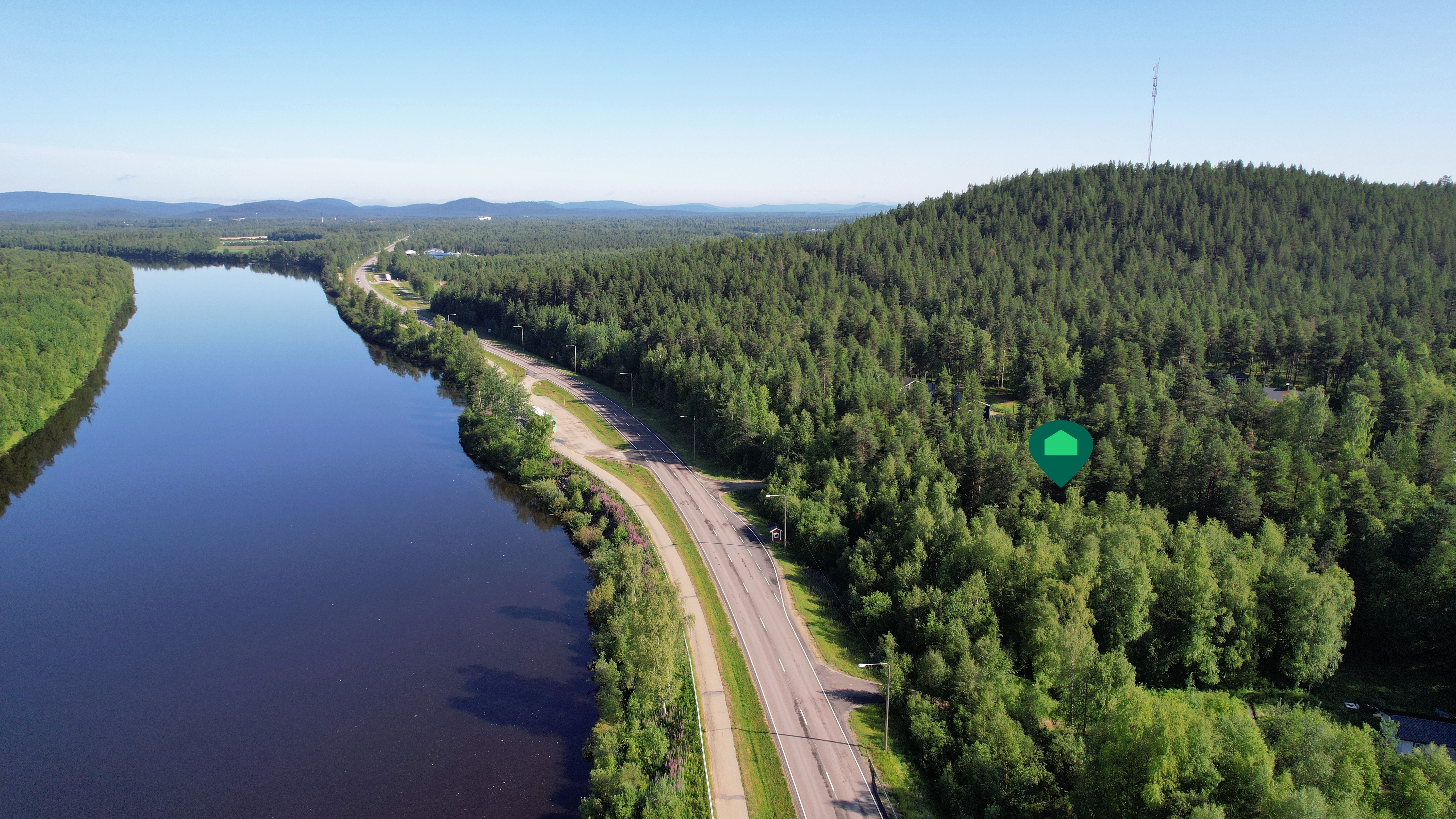 Eemintie 10, pohjoisen ja Ivalon keskustan suuntaan