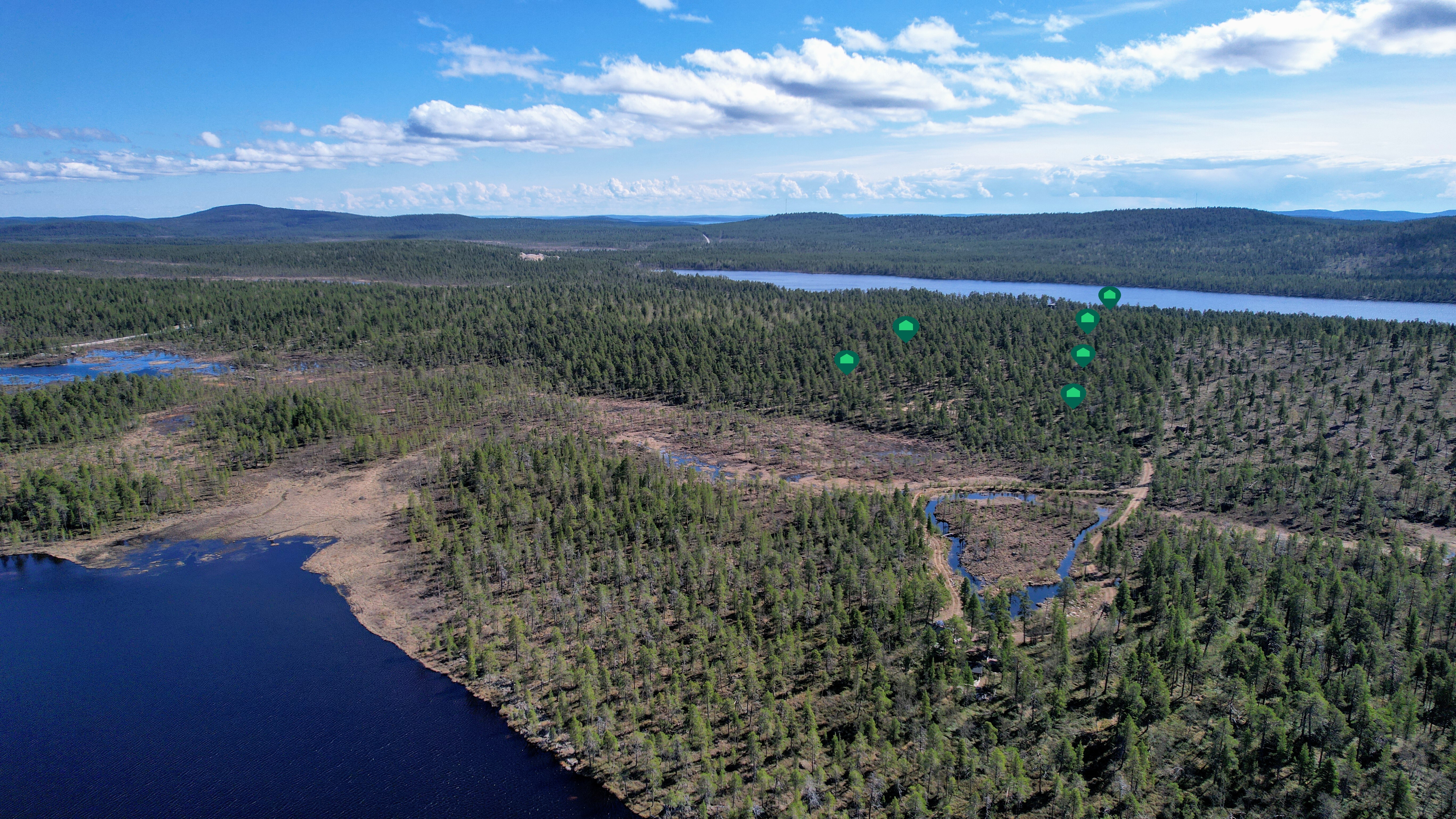 Oikeassa reunassa 7 250 - 8 000 m2:n tontit 1-4, vasemmalla myös 1,1, ha:n tontit 5-6
