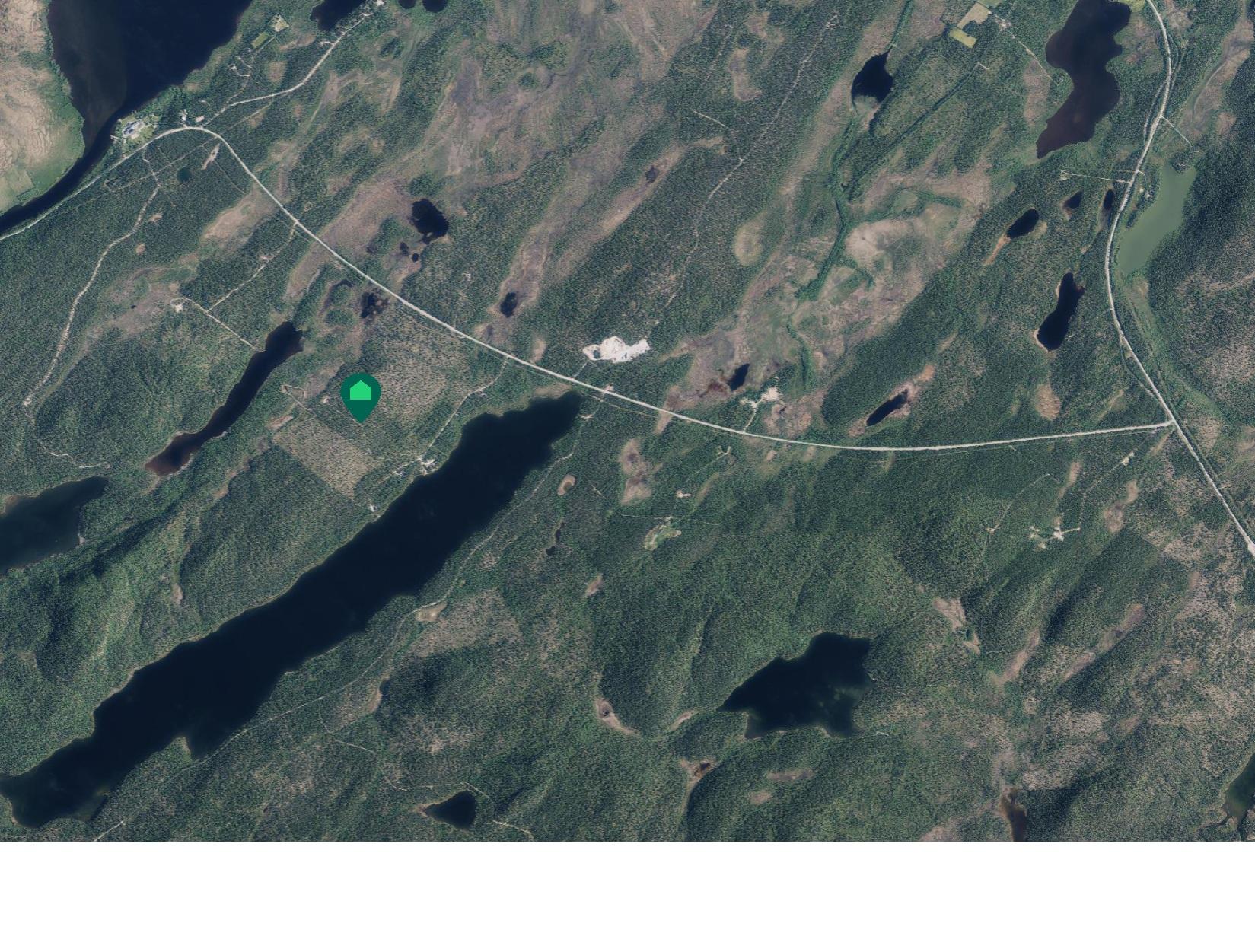 Luonnonläheinen alue omassa rauhassa, jossa naapureihin sopiva etäisyys.