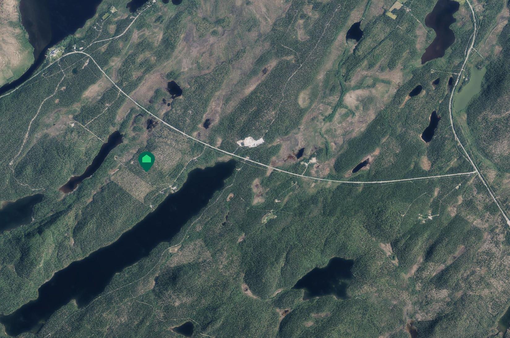 Luonnonläheinen alue omassa rauhassa, jossa naapureihin sopiva etäisyys.