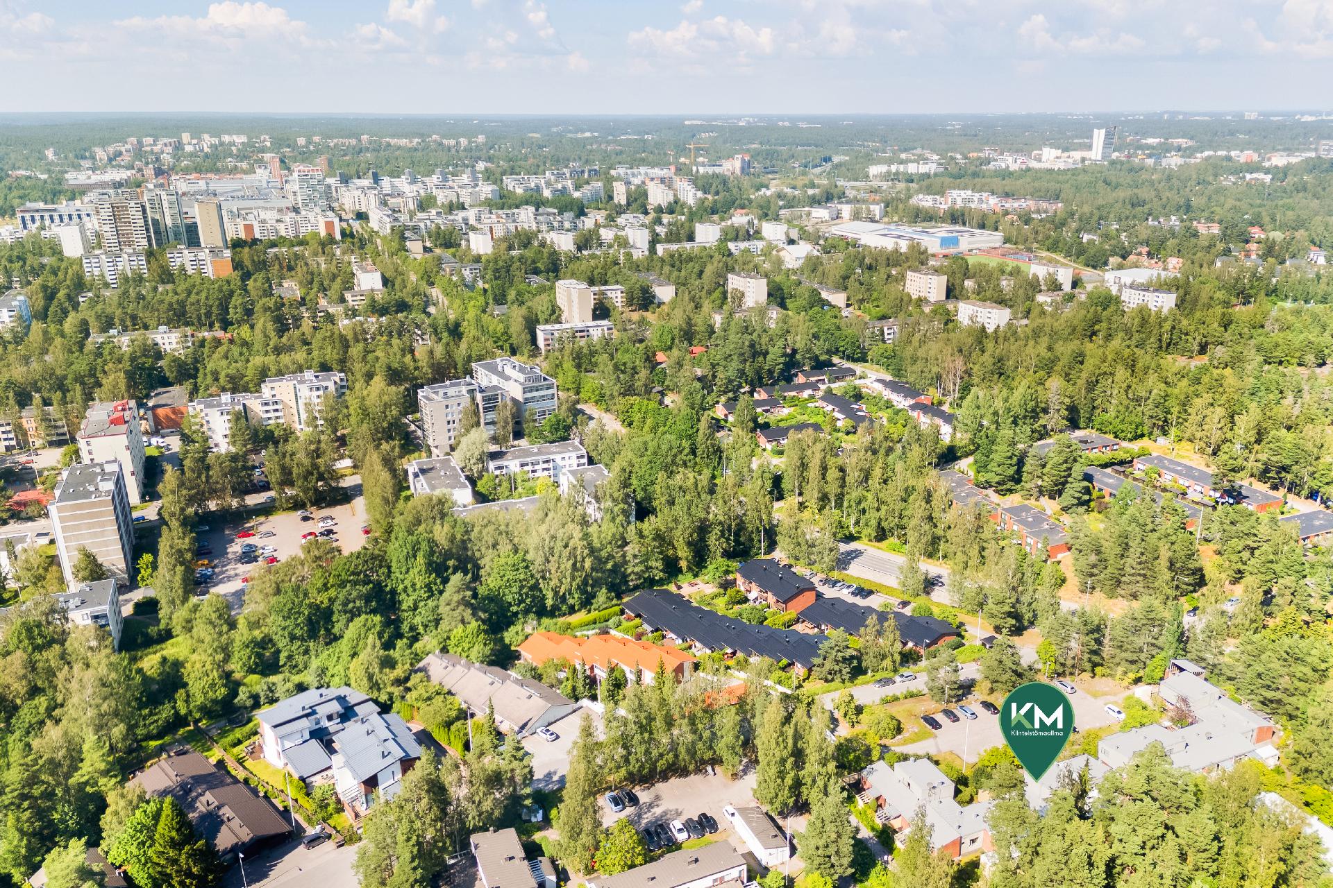 Omenan palvelut noin kilometri