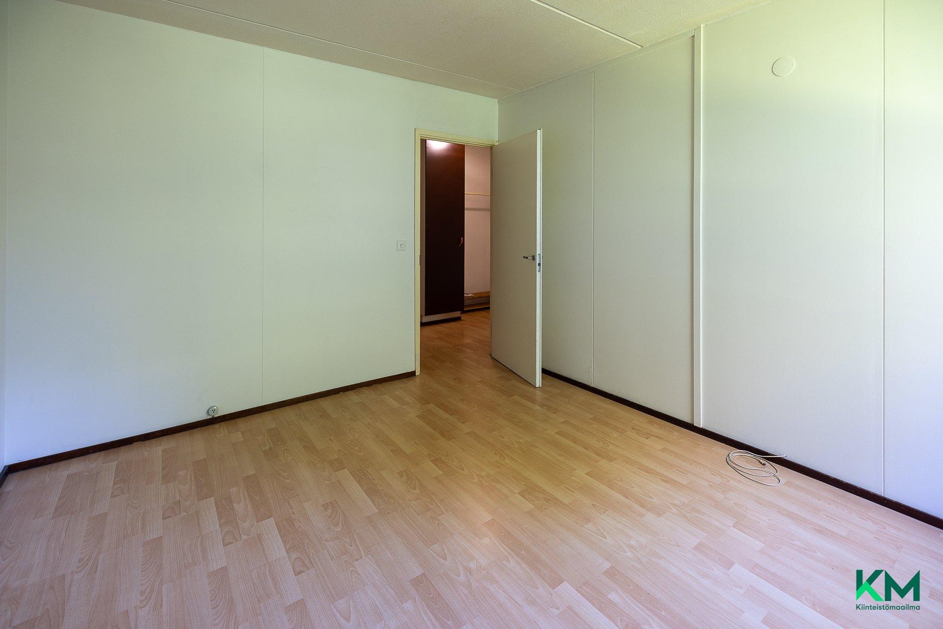 Karviaistie 14, Malmi, Helsinki