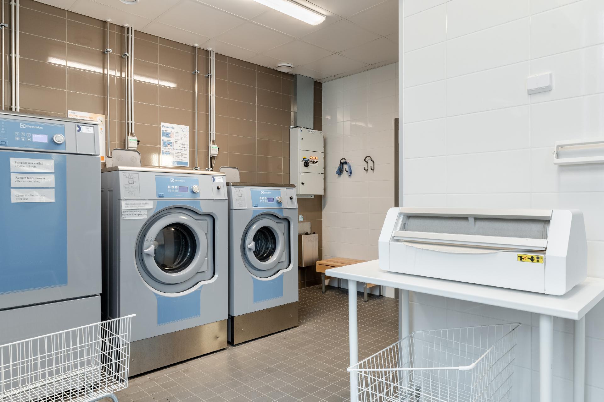 Asukkaiden käytössä on pesutupa.