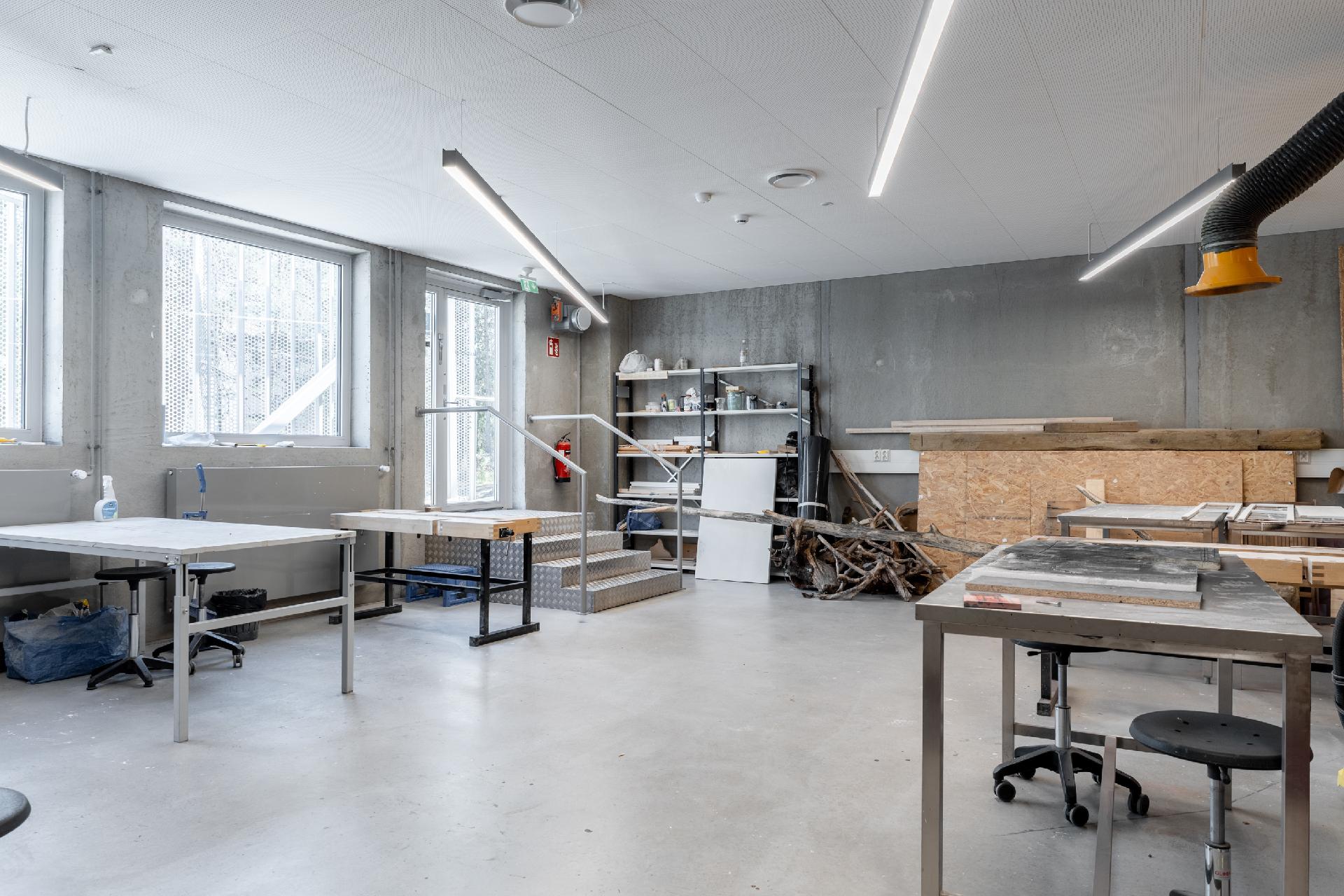 Asukkaiden käytössä on harrastetila / puutyöverstas.