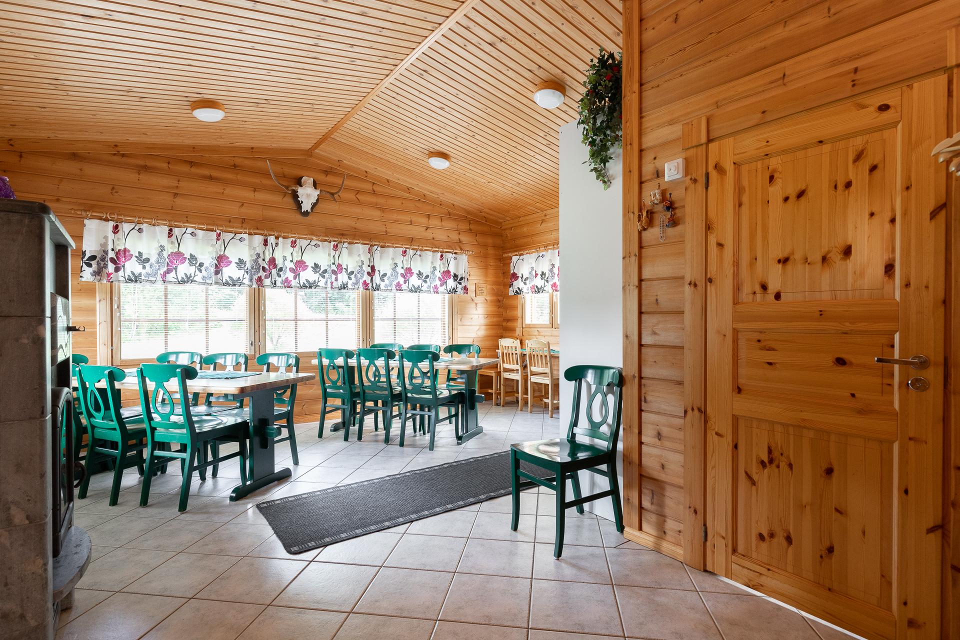 näkymä pääovelta tupaan 