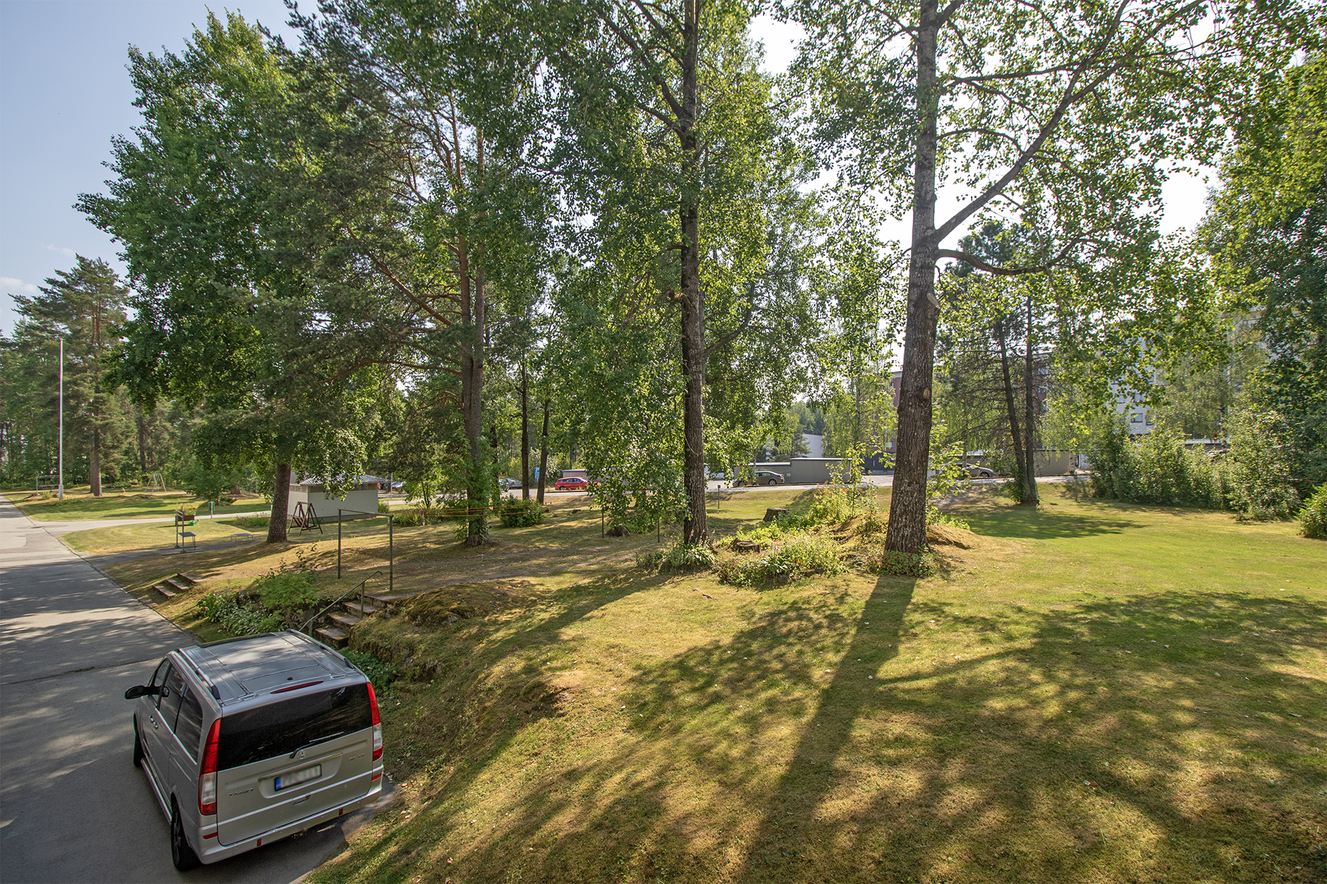 Vehreä näkymä parvekkeelta.