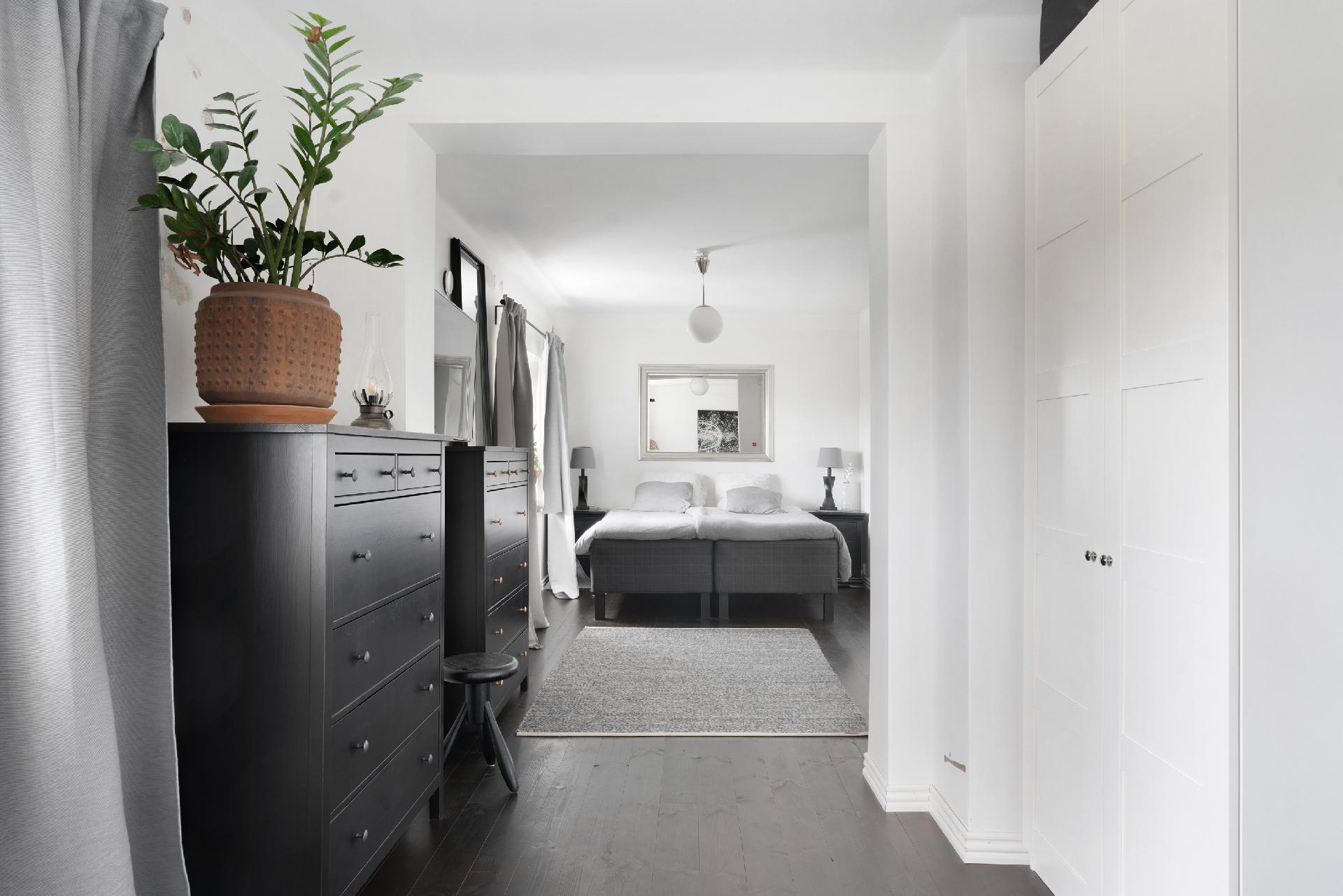 Päämakuuhuone 1 koostuu kahdesta huoneesta