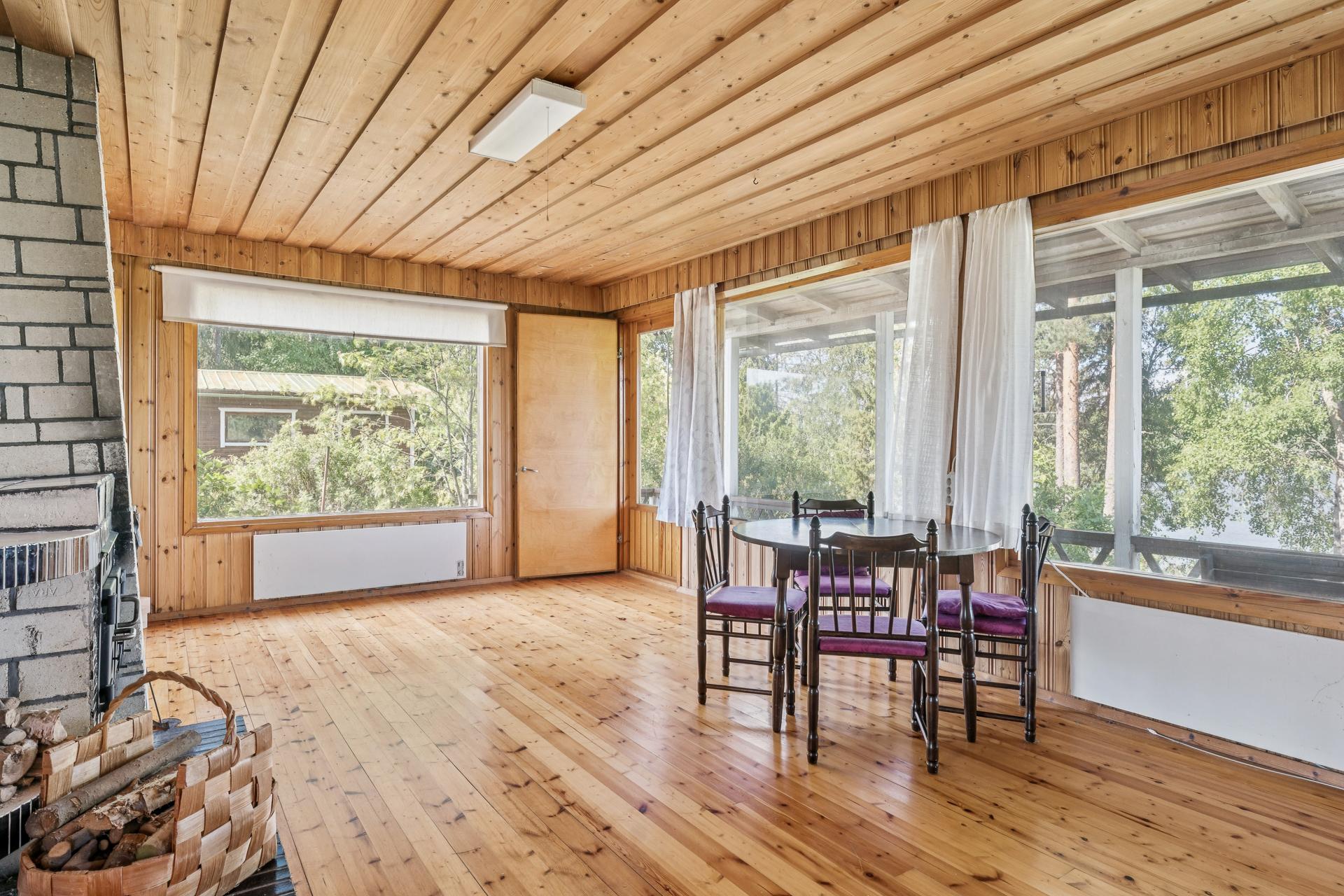 Olohuone+ruokailutila