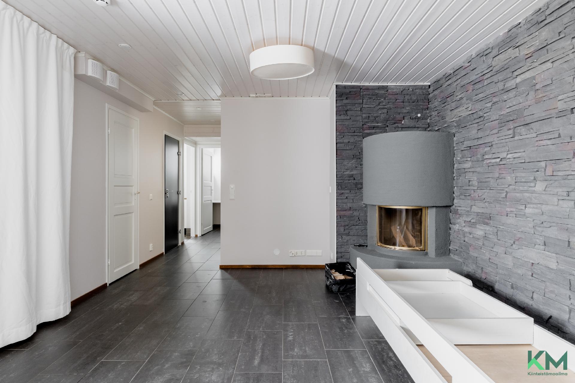 Raiviontie 3b, Paloheinä, Helsinki