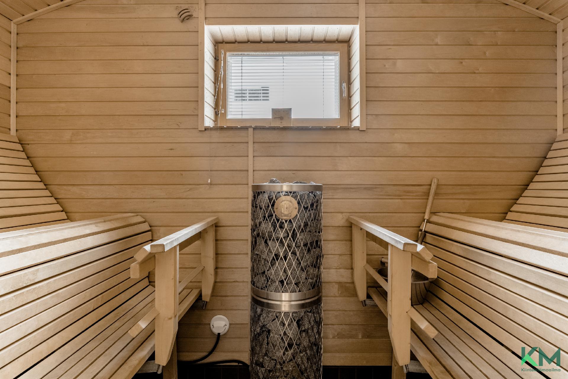 Raiviontie 3b, Paloheinä, Helsinki