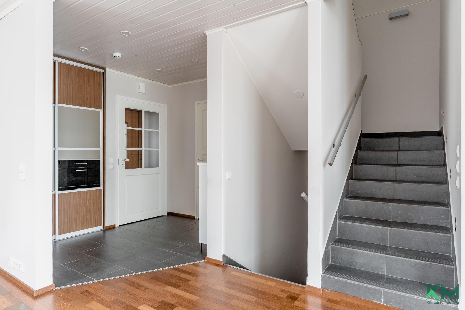 Raiviontie 3b, Paloheinä, Helsinki