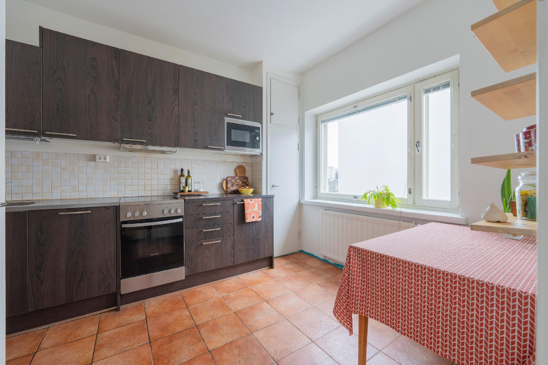 Keittiössä on tilaa ruokapöydälle